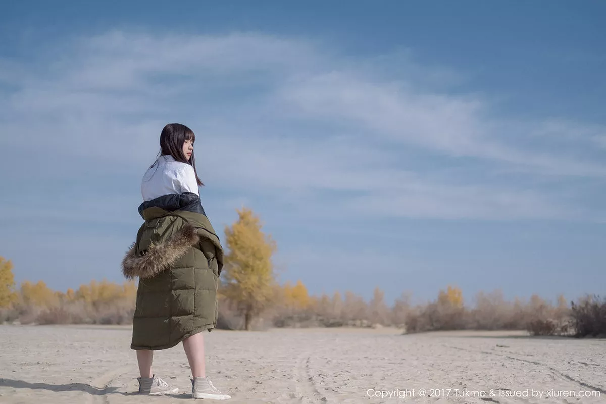 秀人集.com_[Tukmo兔几盟]Vol.103_嫩模球球沙漠之旅军大衣下的白衬衣黑色内衣完美身材写真42P