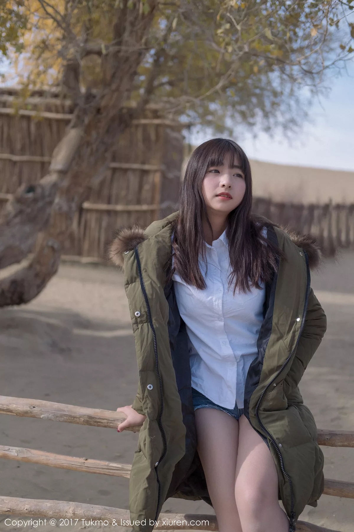 秀人集.com_[Tukmo兔几盟]Vol.103_嫩模球球沙漠之旅军大衣下的白衬衣黑色内衣完美身材写真42P