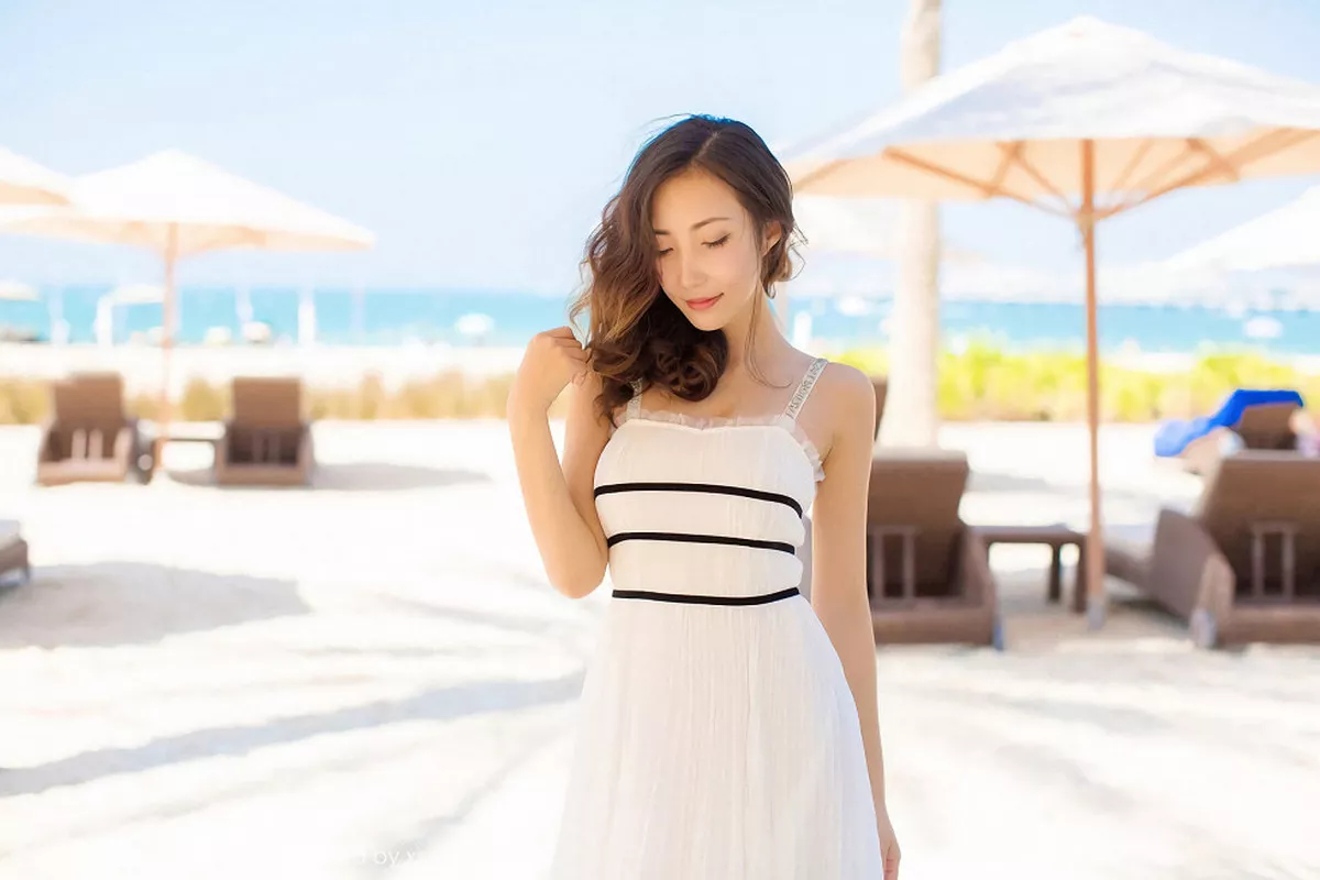 秀人集.com_[YouMi尤蜜荟]Vol.078_女神Yumi-尤美迪拜旅拍白色比基尼秀完美身材性感写真44P