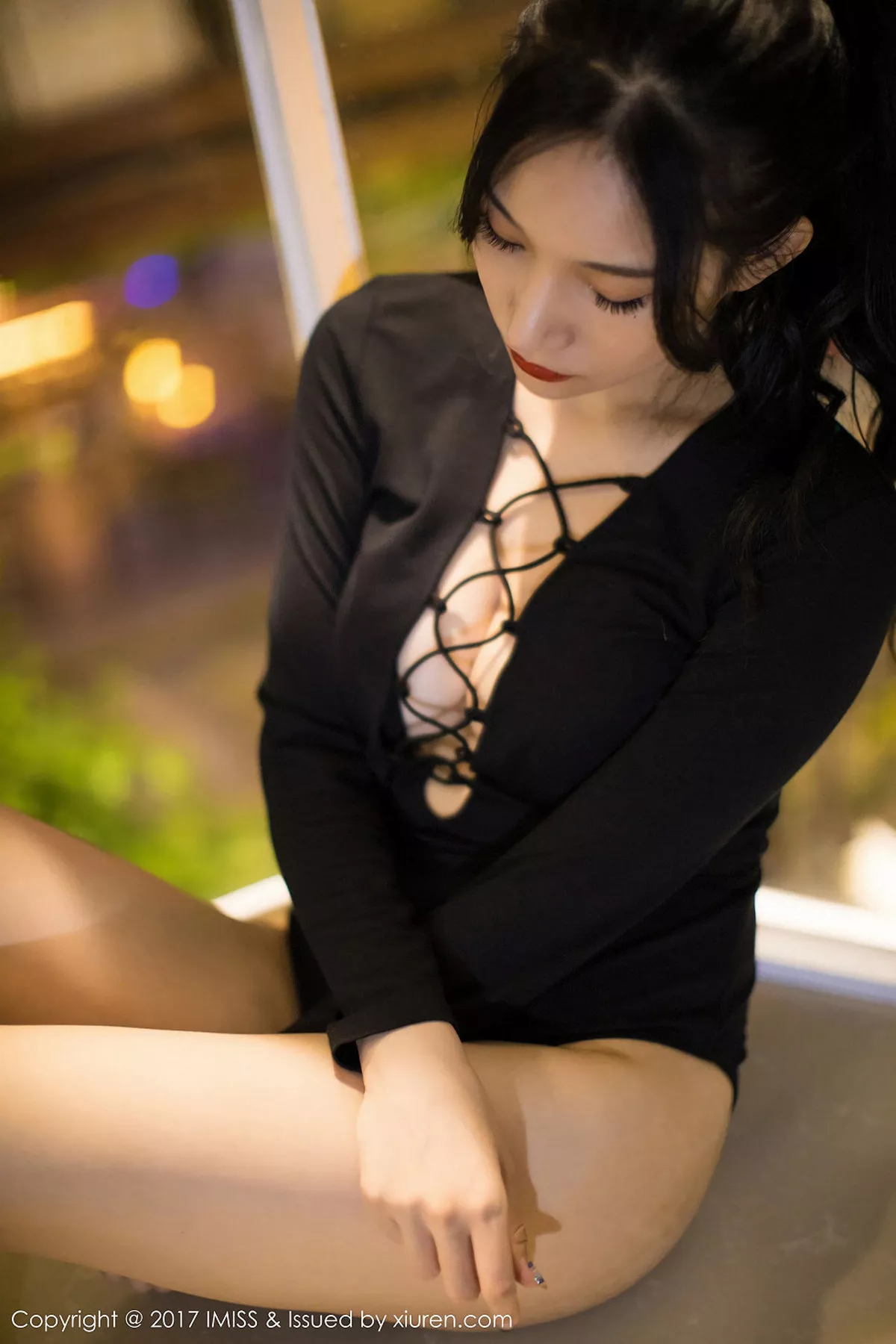 秀人集.com_[IMISS爱蜜社]Vol.194_嫩模小狐狸Sica黑色情趣睡衣加黑色高叉开胸衣完美诱惑写真51P