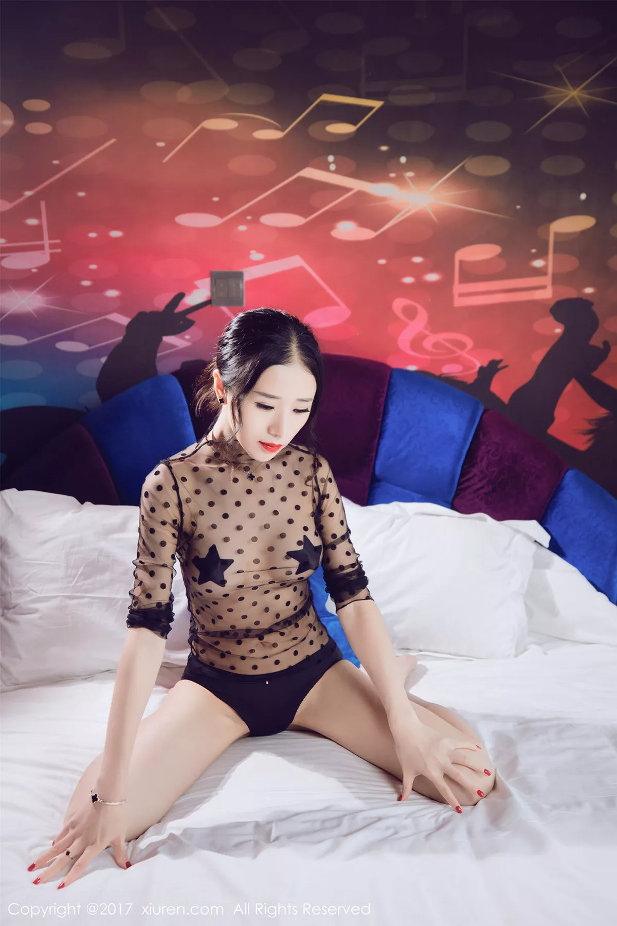 秀人集.com_[XiuRen秀人网]No.833_嫩模馨怡床上超透薄纱秀傲人美乳五角星遮点撩人诱惑写真66P