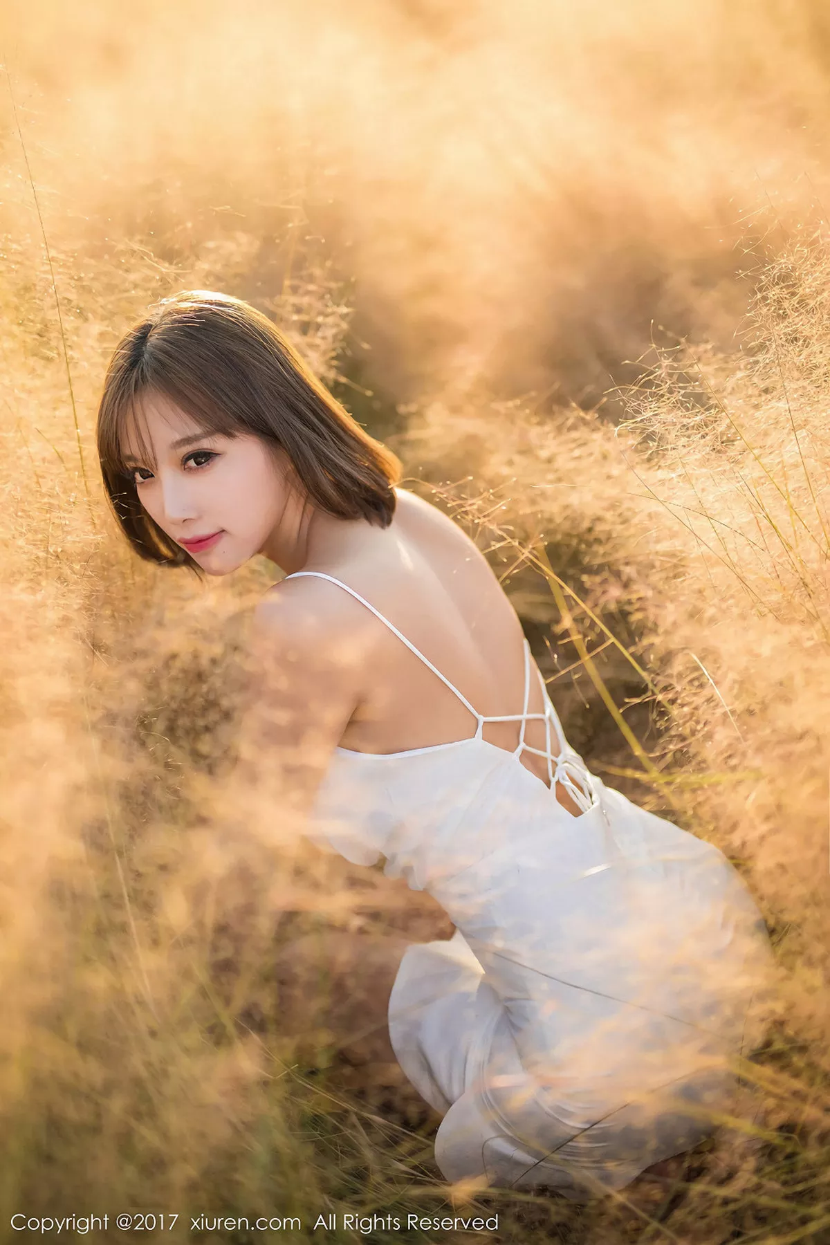 秀人集.com_[XiuRen秀人网]No.847_甜美女神杨晨晨户外花丛中白色蕾丝内衣秀完美身材性感写真50P