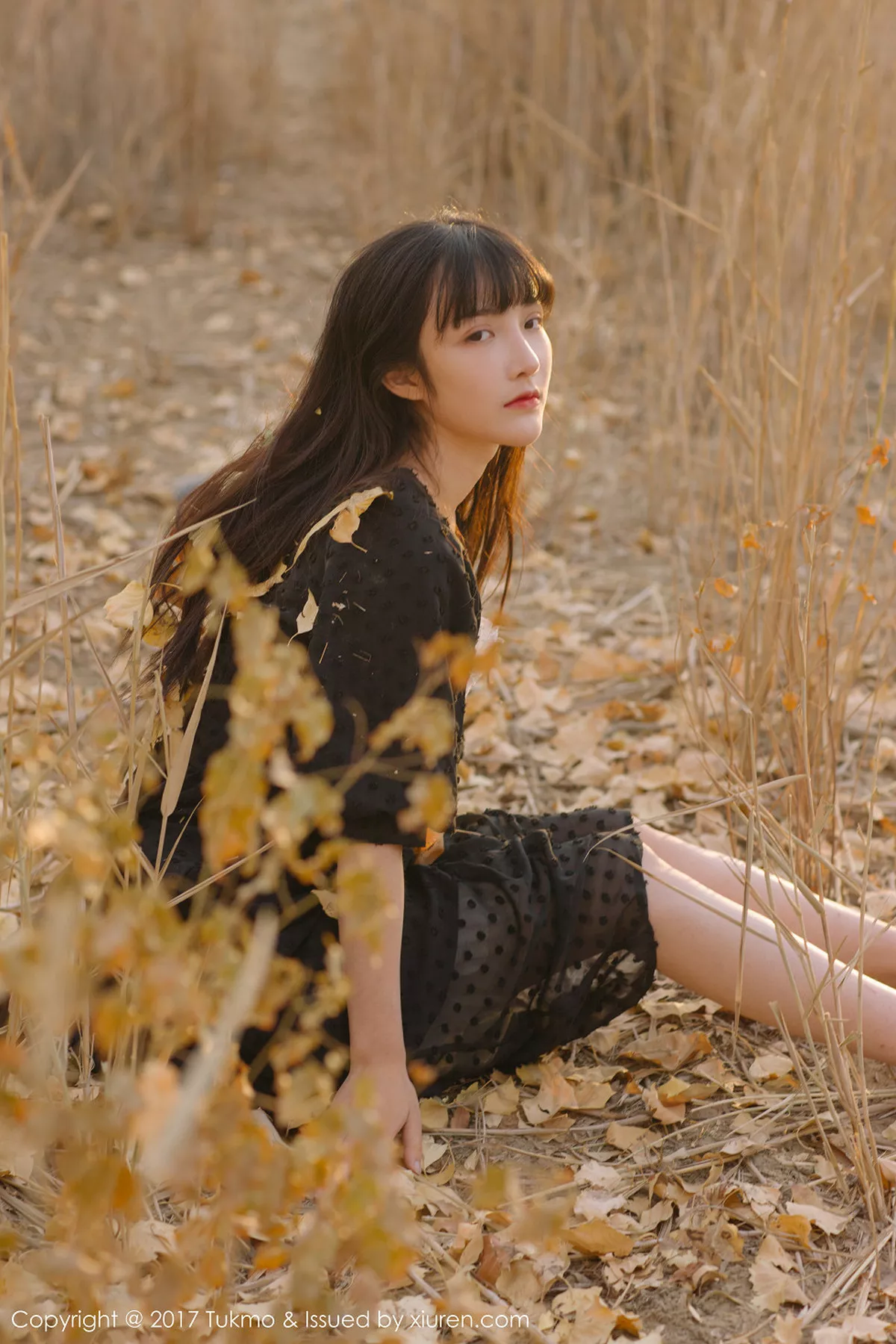 秀人集.com_[Tukmo兔几盟]Vol.104_美女主播之应沙漠旅拍清新连身裙系列唯美迷人写真40P