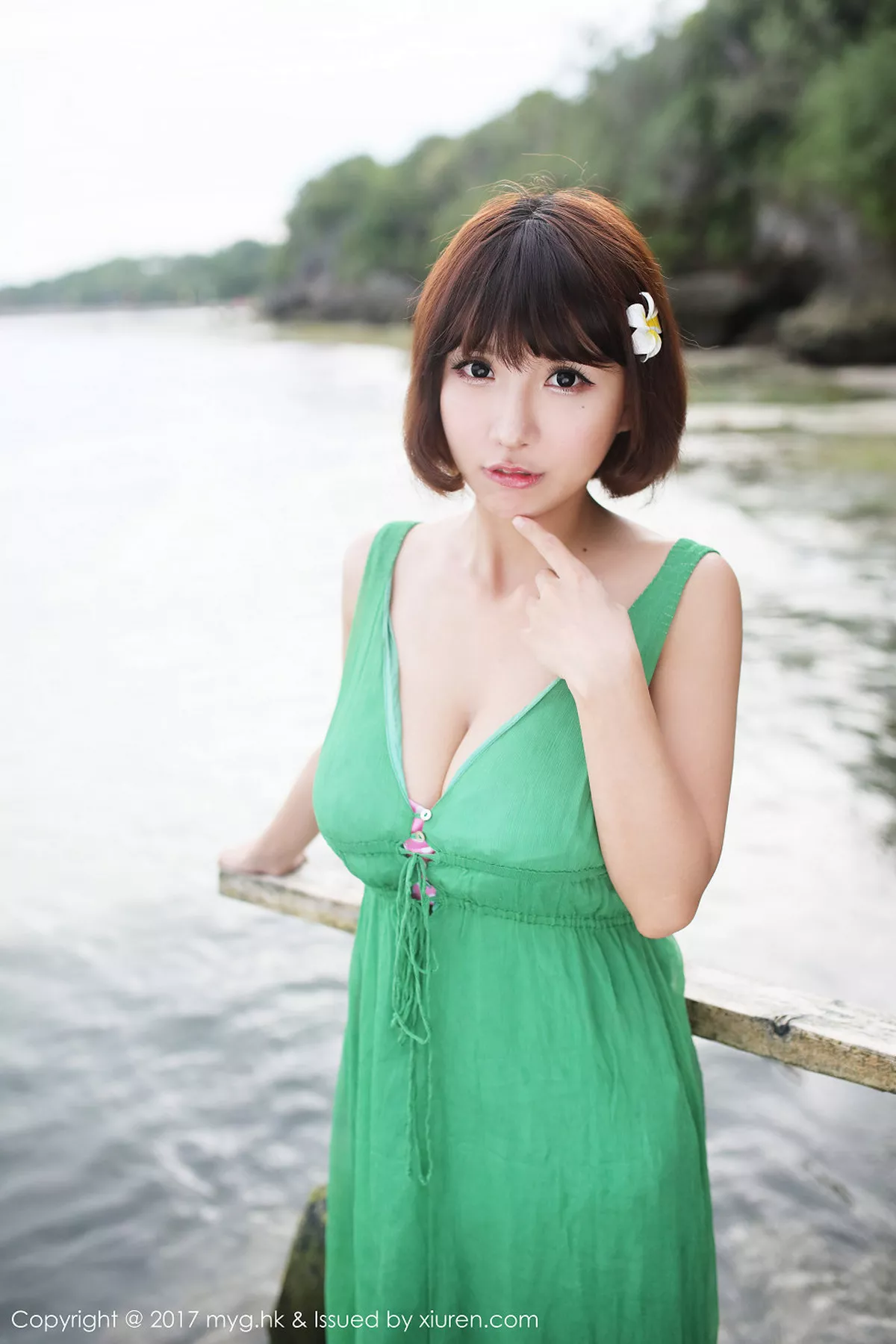 秀人集.com_[MyGirl美媛馆]Vol.267_嫩模晓茜sunny海边脱长裙波点式比基尼秀傲人美胸写真76P