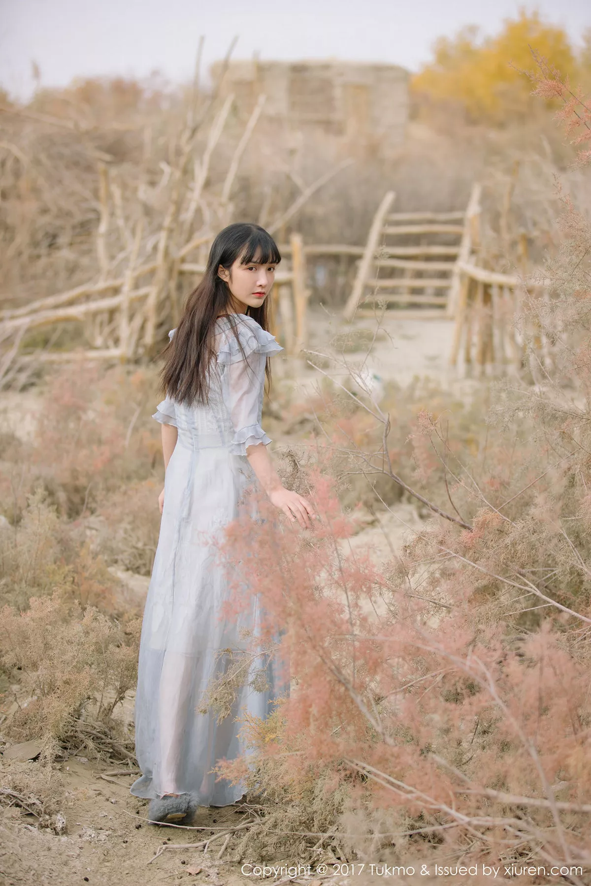 秀人集.com_[Tukmo兔几盟]Vol.104_美女主播之应沙漠旅拍清新连身裙系列唯美迷人写真40P