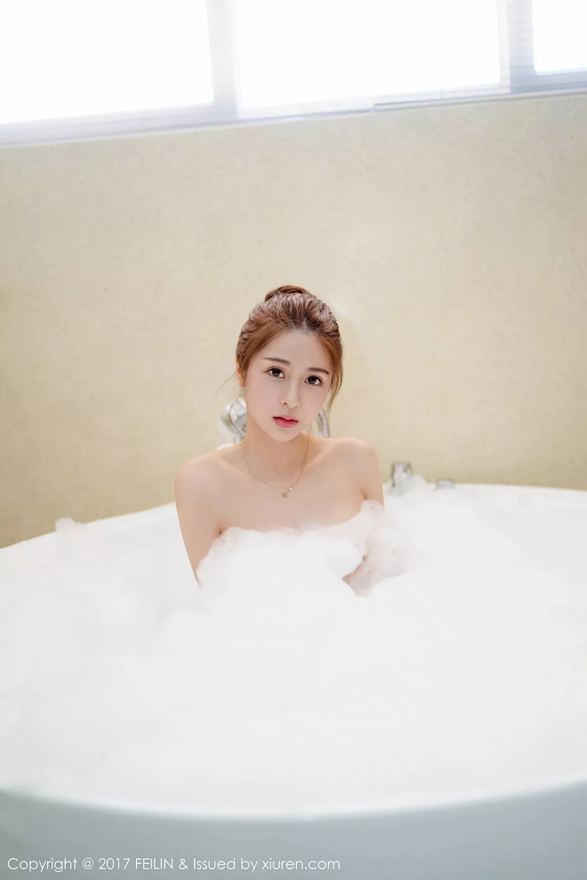秀人集.com_[FeiLin嗲囡囡]Vol.114_嫩模luna张静燕泳池大尺度湿身+浴室泡泡浴完美诱惑写真39P