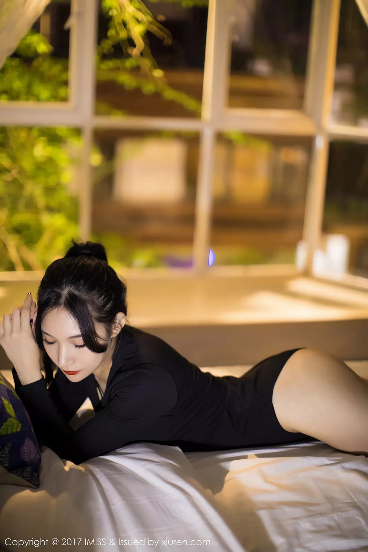 秀人集.com_[IMISS爱蜜社]Vol.194_嫩模小狐狸Sica黑色情趣睡衣加黑色高叉开胸衣完美诱惑写真51P