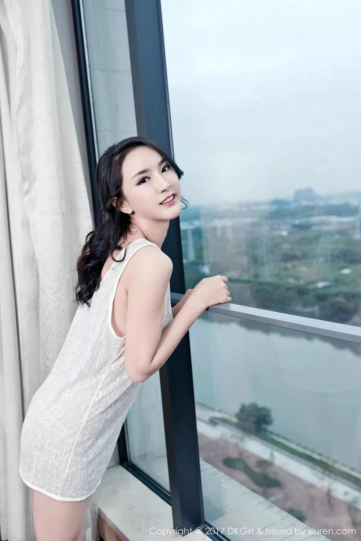 秀人集.com_[DKGirl御女郎]Vol.047_嫩模梅哥灰色背心真空美乳激凸完美身材翘臀诱惑写真55P