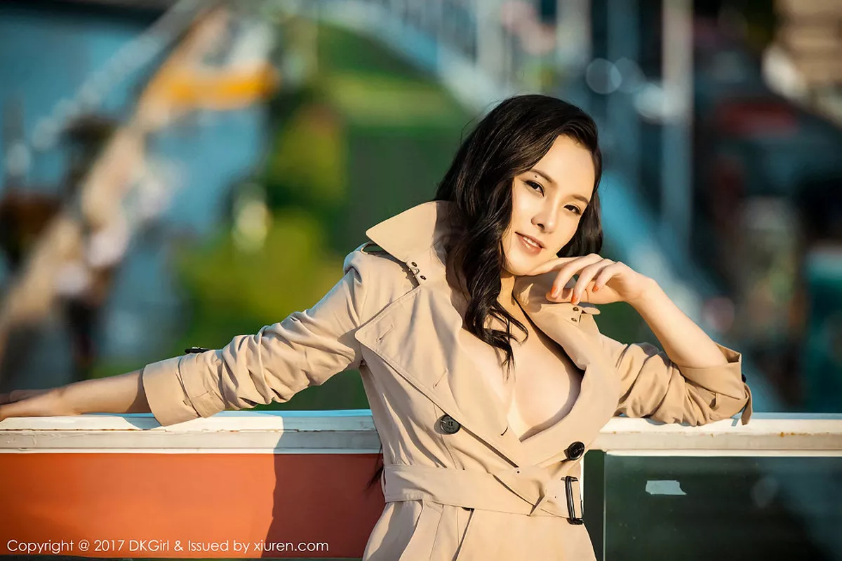 秀人集.com_[DKGirl御女郎]Vol.044_轻熟女厉雯娜白色抹胸内衣加白色丁字裤秀丰乳肥臀诱惑写真44P