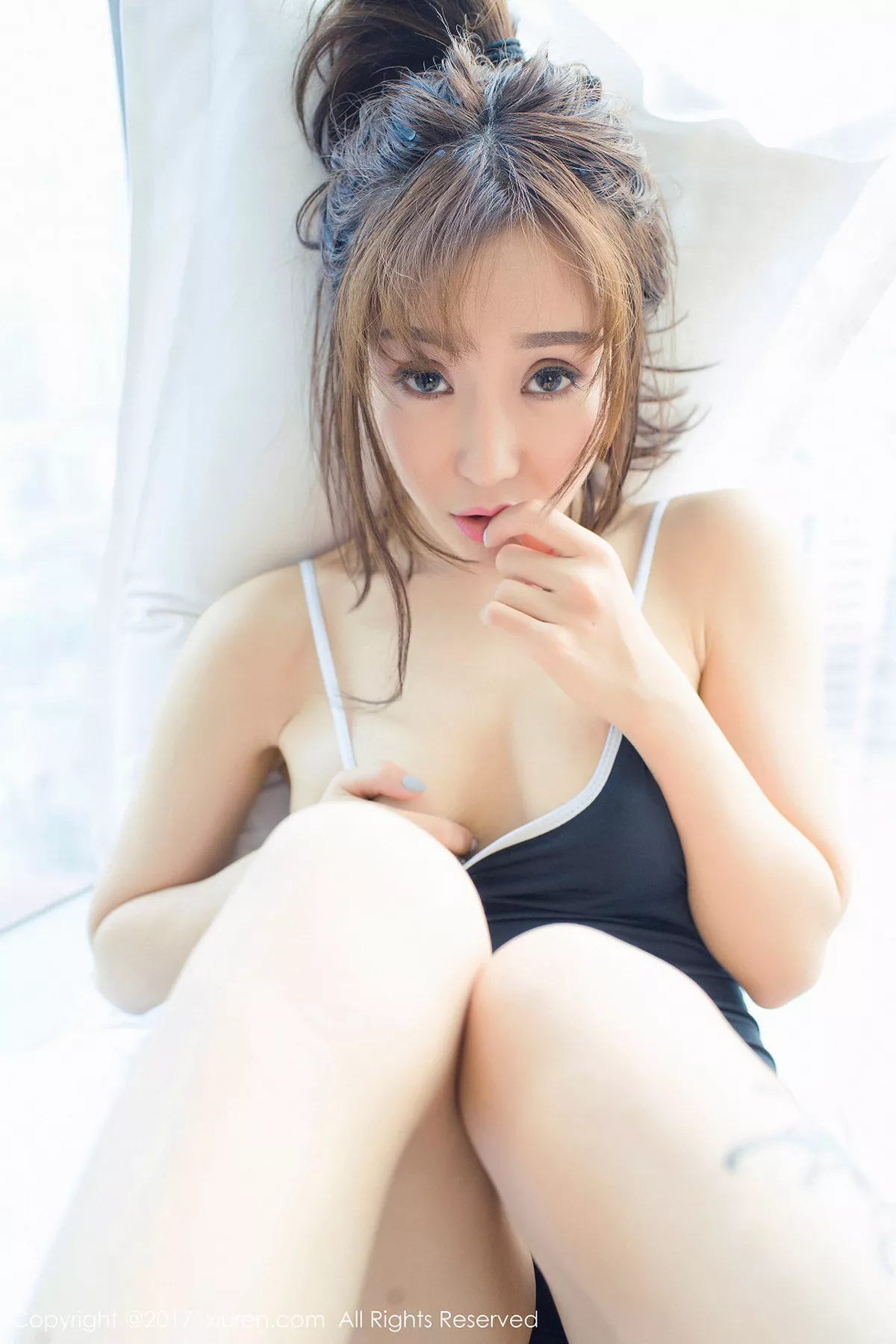 秀人集.com_[XiuRen秀人网]No.821_网红嫩模顾灿床上半脱睡袍秀美乳加日系比基尼完美诱惑写真50P