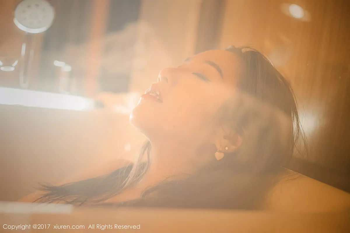 秀人集.com_[XiuRen秀人网]No.823_嫩模吃白菜的vi菜菜居家私房全裸秀诱人酮体极致诱惑写真48P