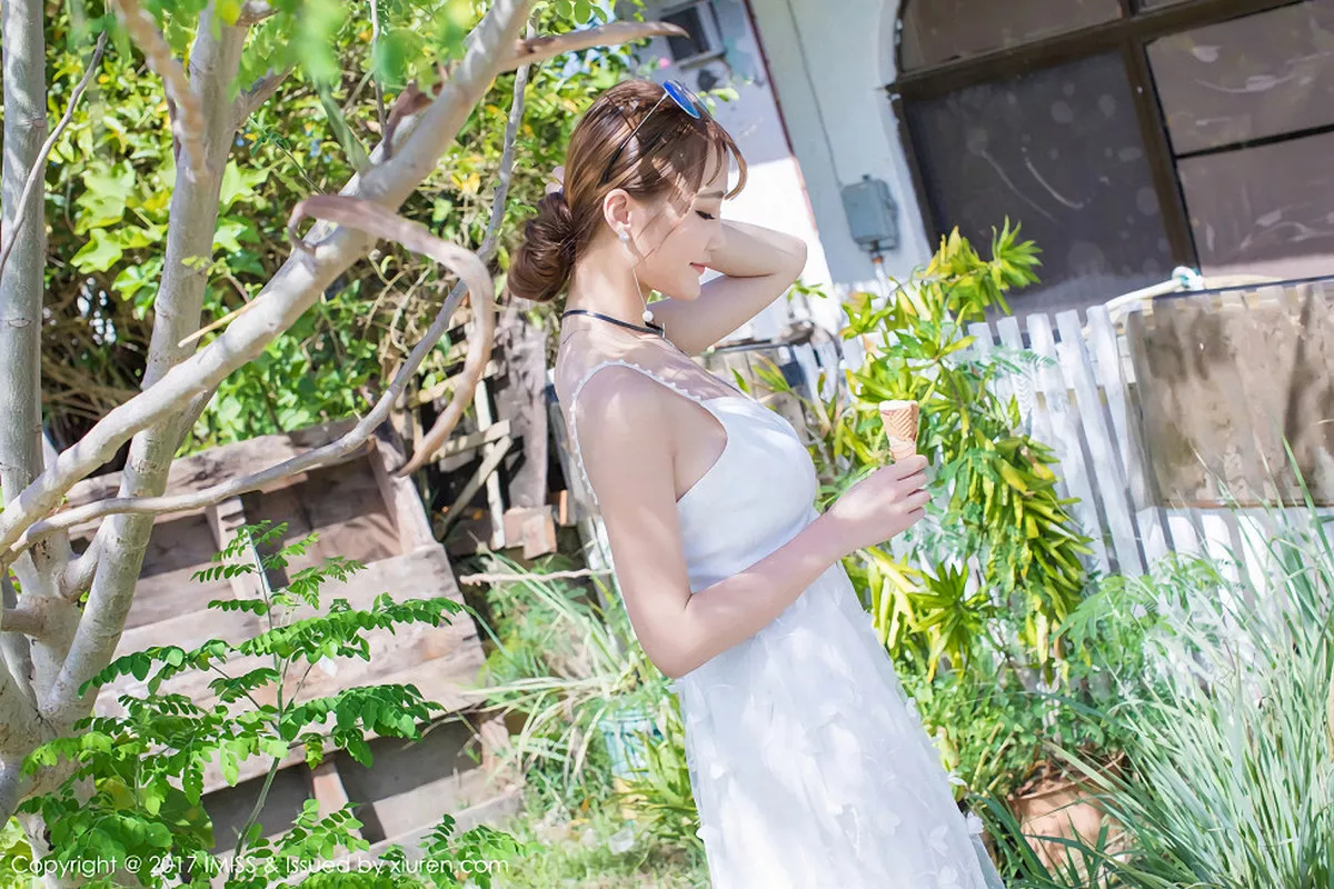 秀人集.com_[IMISS爱蜜社]Vol.191_气质美女妤薇Vivian塞班旅拍清新白色长裙性感比基尼写真33P