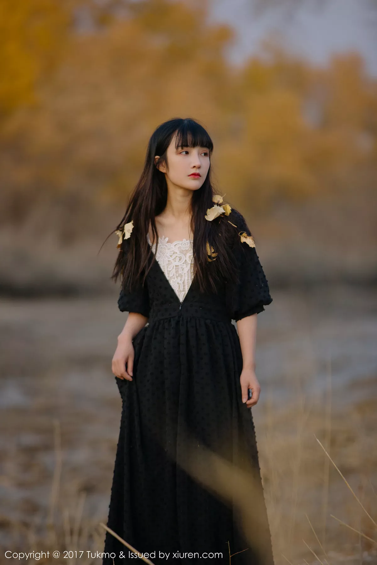 秀人集.com_[Tukmo兔几盟]Vol.104_美女主播之应沙漠旅拍清新连身裙系列唯美迷人写真40P