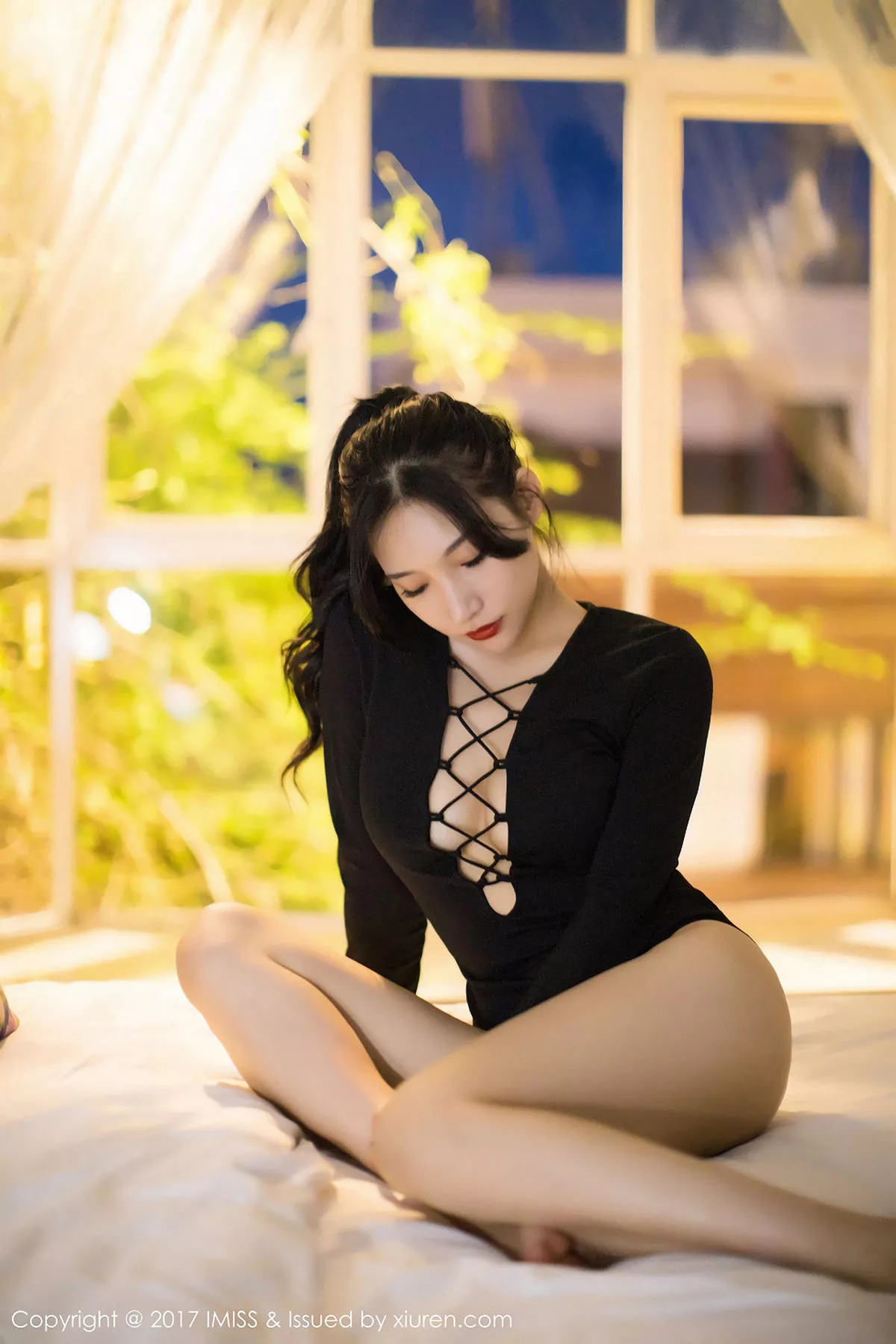 秀人集.com_[IMISS爱蜜社]Vol.194_嫩模小狐狸Sica黑色情趣睡衣加黑色高叉开胸衣完美诱惑写真51P