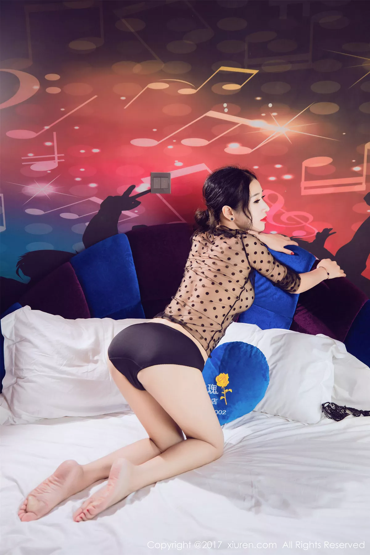 秀人集.com_[XiuRen秀人网]No.833_嫩模馨怡床上超透薄纱秀傲人美乳五角星遮点撩人诱惑写真66P