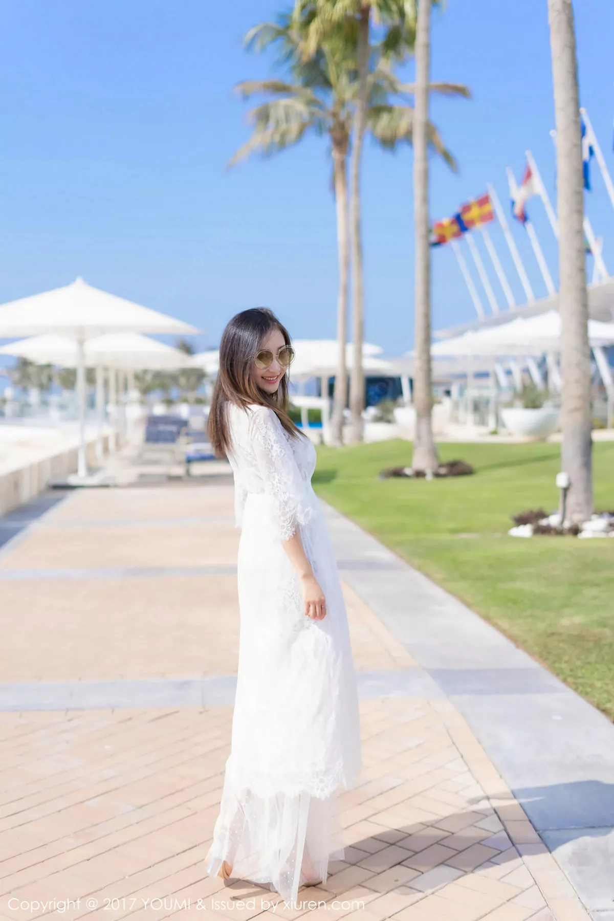 秀人集.com_[YouMi尤蜜荟]Vol.088_女神Yumi-尤美迪拜旅拍蓝天银滩性感比基尼秀完美身材写真41P