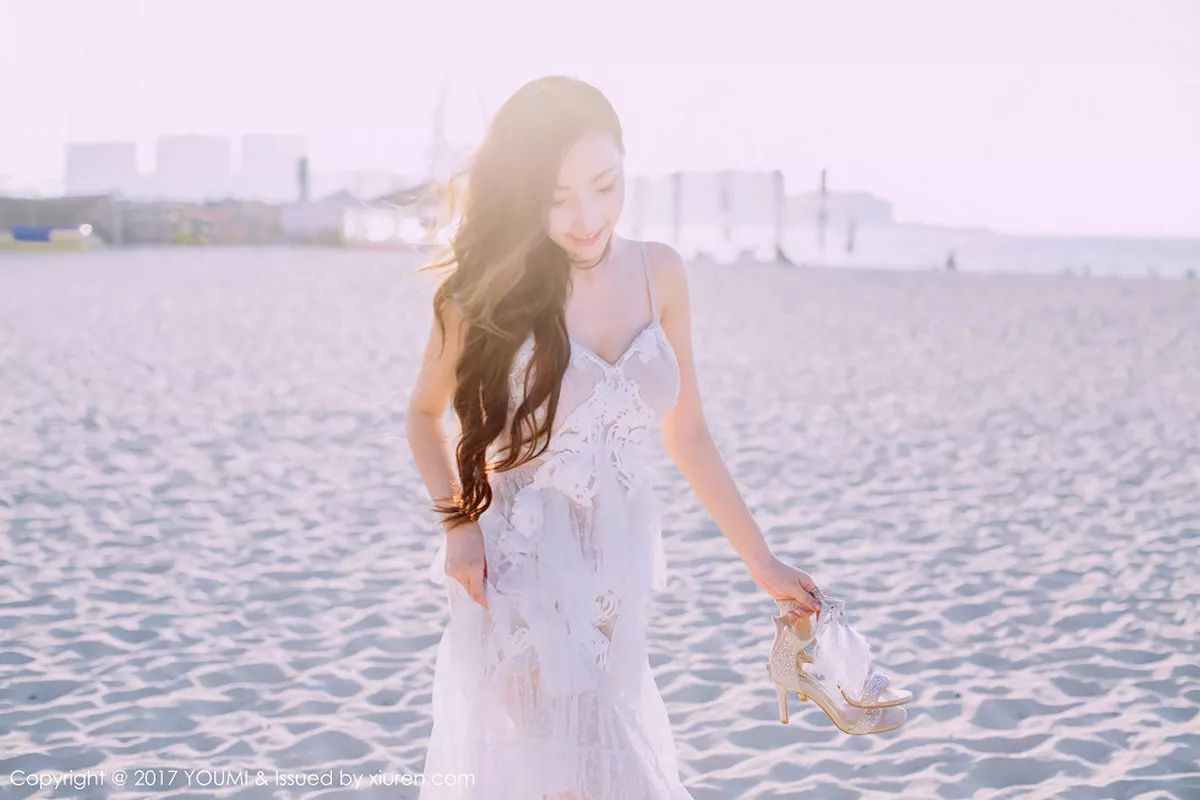 秀人集.com_[YouMi尤蜜荟]Vol.088_女神Yumi-尤美迪拜旅拍蓝天银滩性感比基尼秀完美身材写真41P
