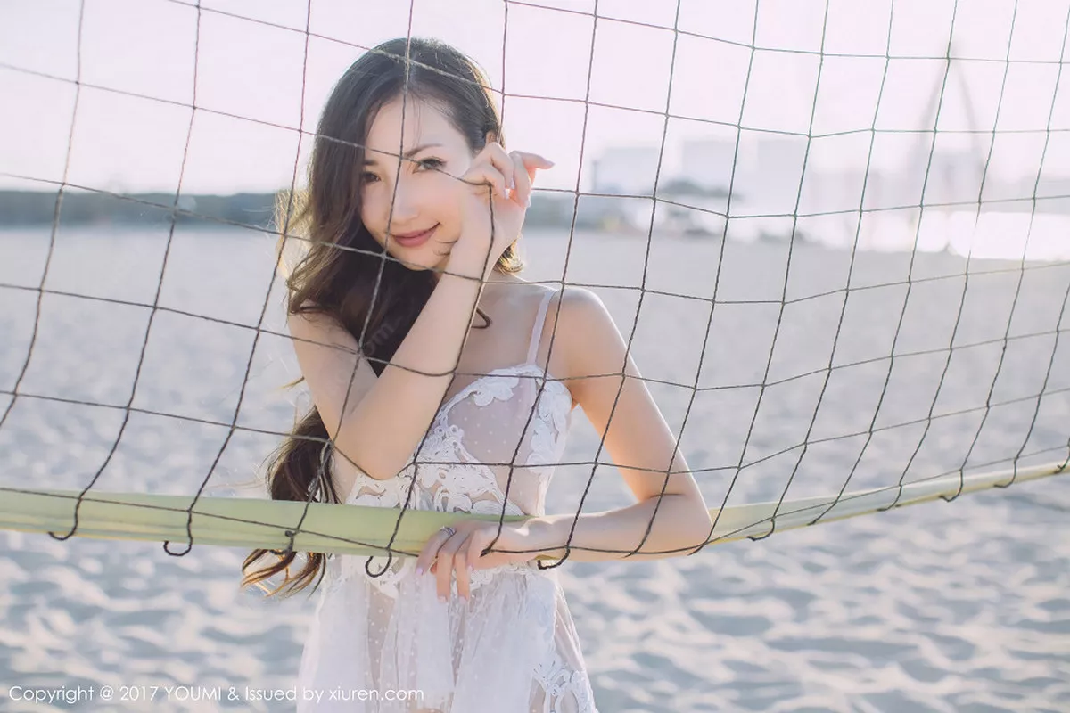 秀人集.com_[YouMi尤蜜荟]Vol.088_女神Yumi-尤美迪拜旅拍蓝天银滩性感比基尼秀完美身材写真41P