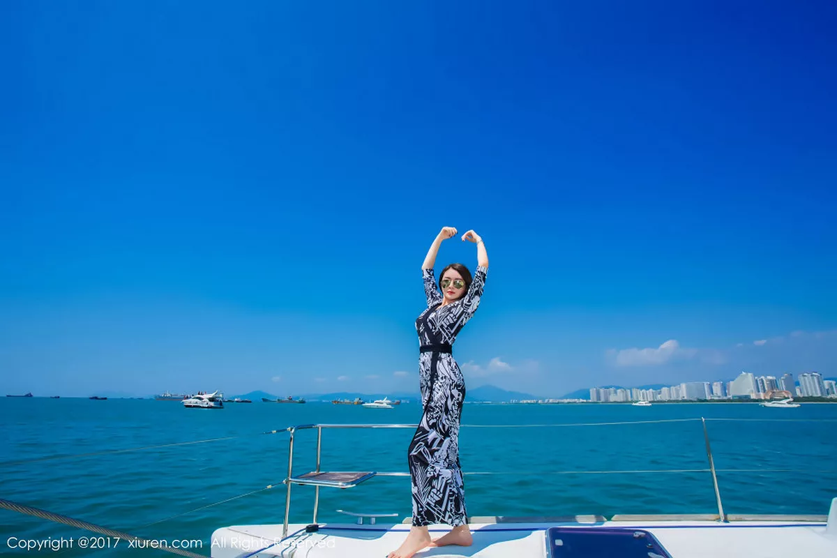 秀人集.com_[XiuRen秀人网]No.858_嫩模廿十海南三亚旅拍蓝天白云海边性感比基尼写真45P