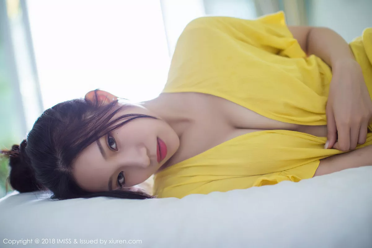 秀人集.com_[IMISS爱蜜社]Vol.211_嫩模小狐狸Sica甲米旅拍粉色缕空内衣透视秀豪乳翘臀诱惑写真43P