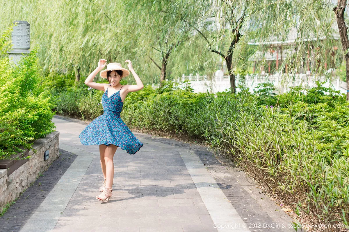 秀人集.com_[DKGirl御女郎]Vol.055_美乳女神苍井优香街拍特辑甜美草帽少女露背吊带裙性感写真53P