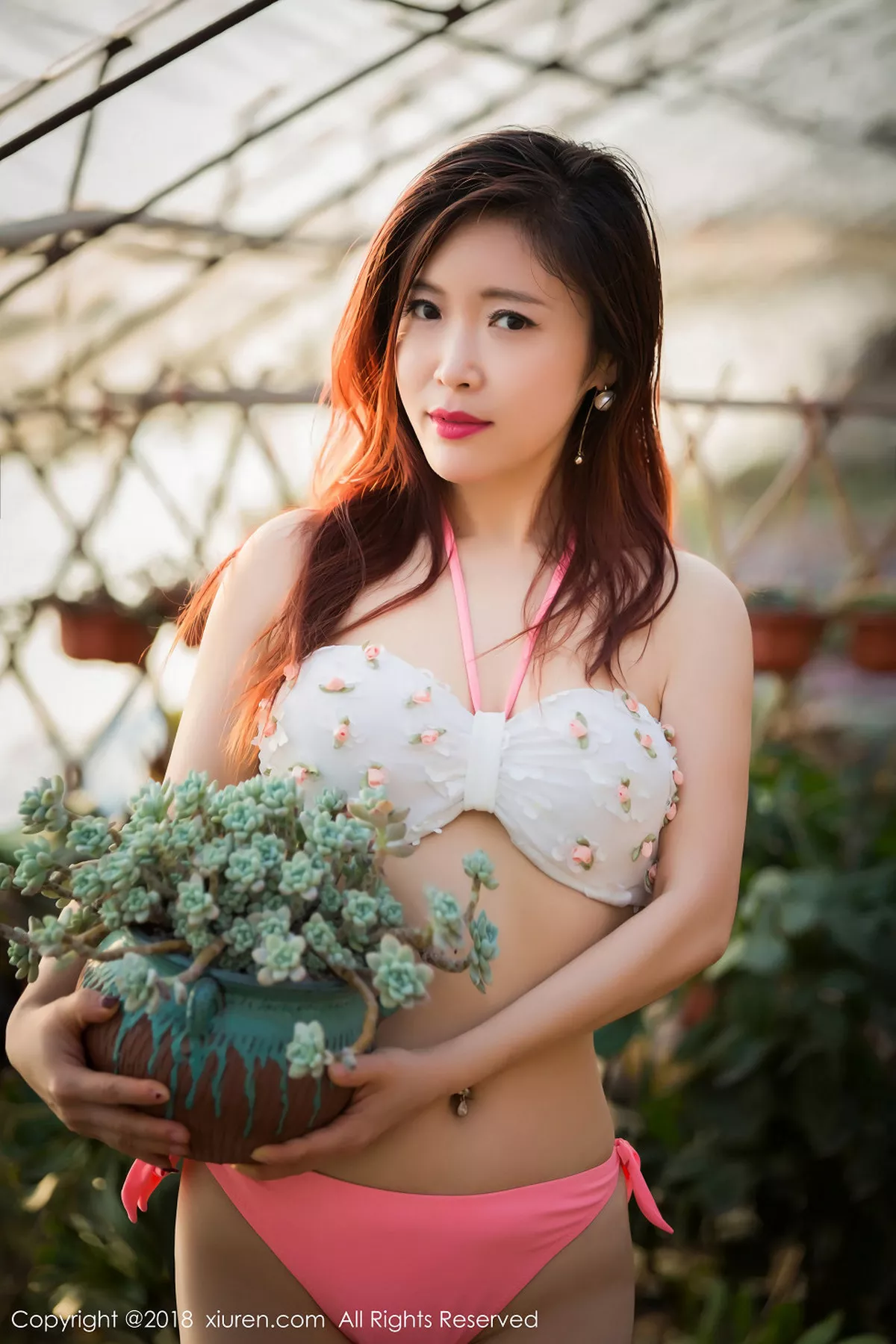 秀人集.com_[XiuRen秀人网]No.924_嫩模西希白兔花房里性感内衣半脱粉红内裤秀丰满翘臀诱惑写真49P