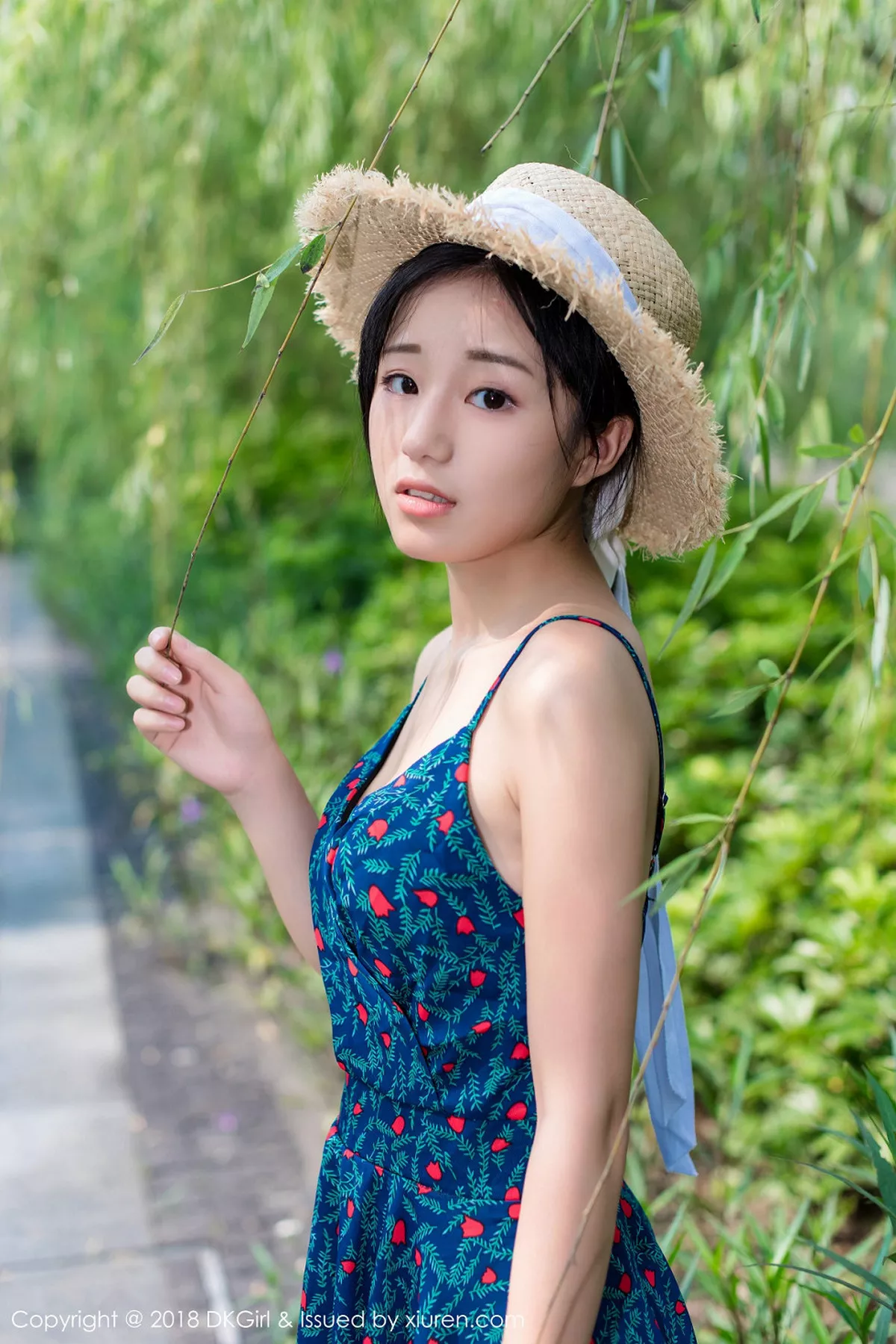 秀人集.com_[DKGirl御女郎]Vol.055_美乳女神苍井优香街拍特辑甜美草帽少女露背吊带裙性感写真53P