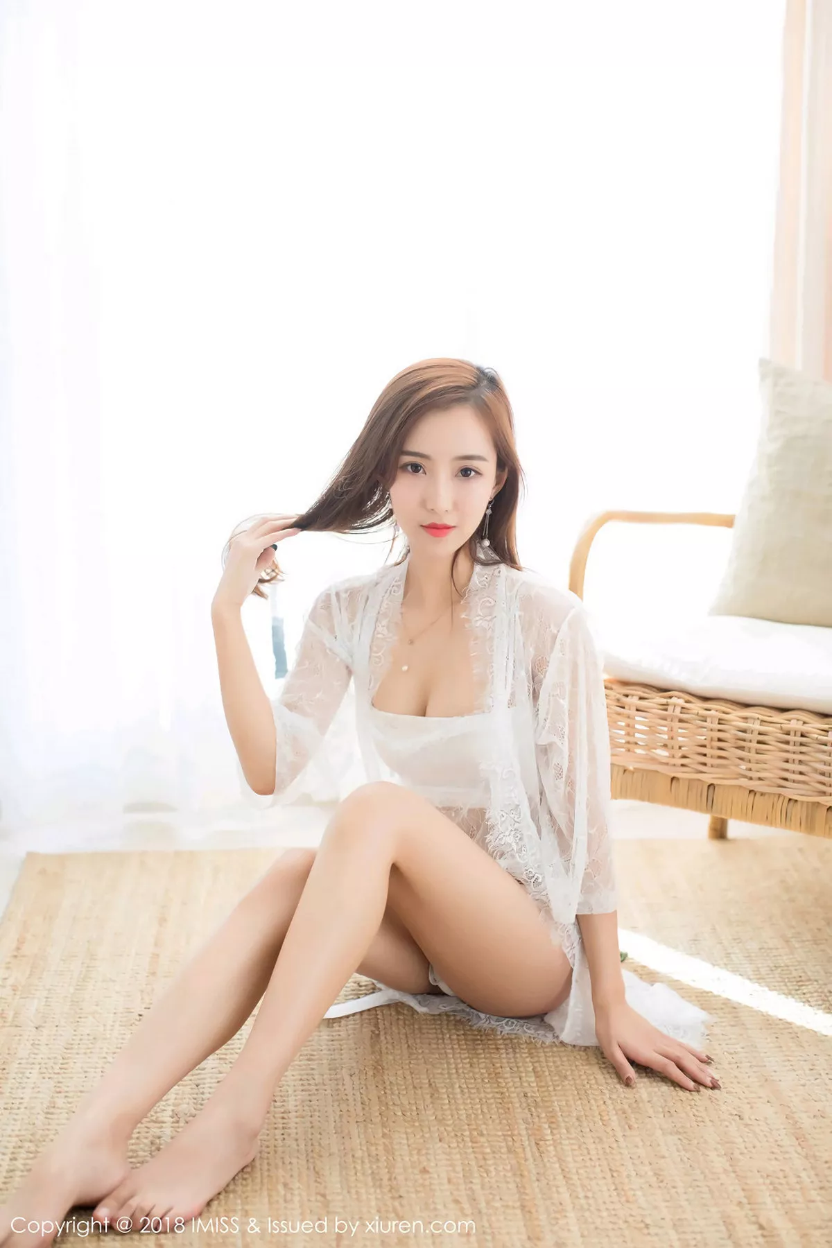 秀人集.com_[IMISS爱蜜社]Vol.217_丽质嫩模猫宝居家私房白色蕾丝内衣配吊带蕾丝袜诱惑写真44P