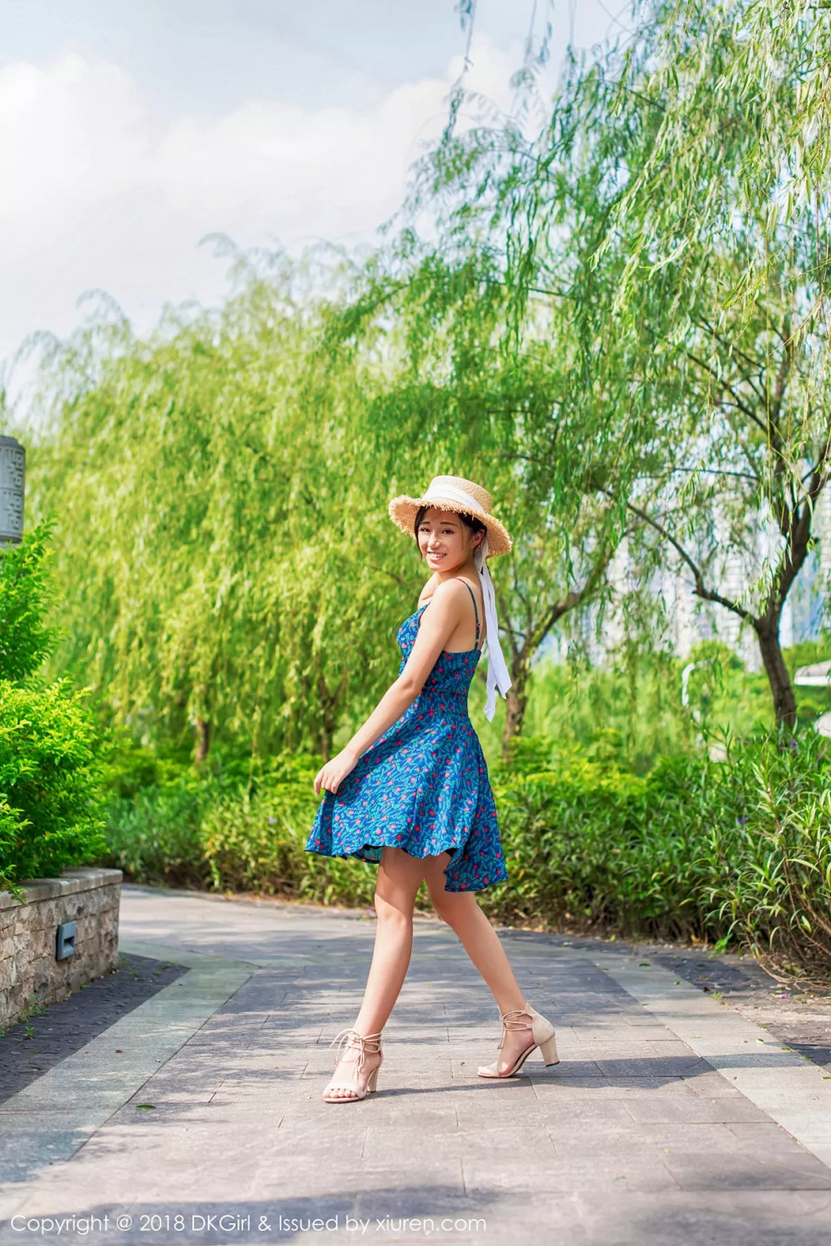 秀人集.com_[DKGirl御女郎]Vol.055_美乳女神苍井优香街拍特辑甜美草帽少女露背吊带裙性感写真53P