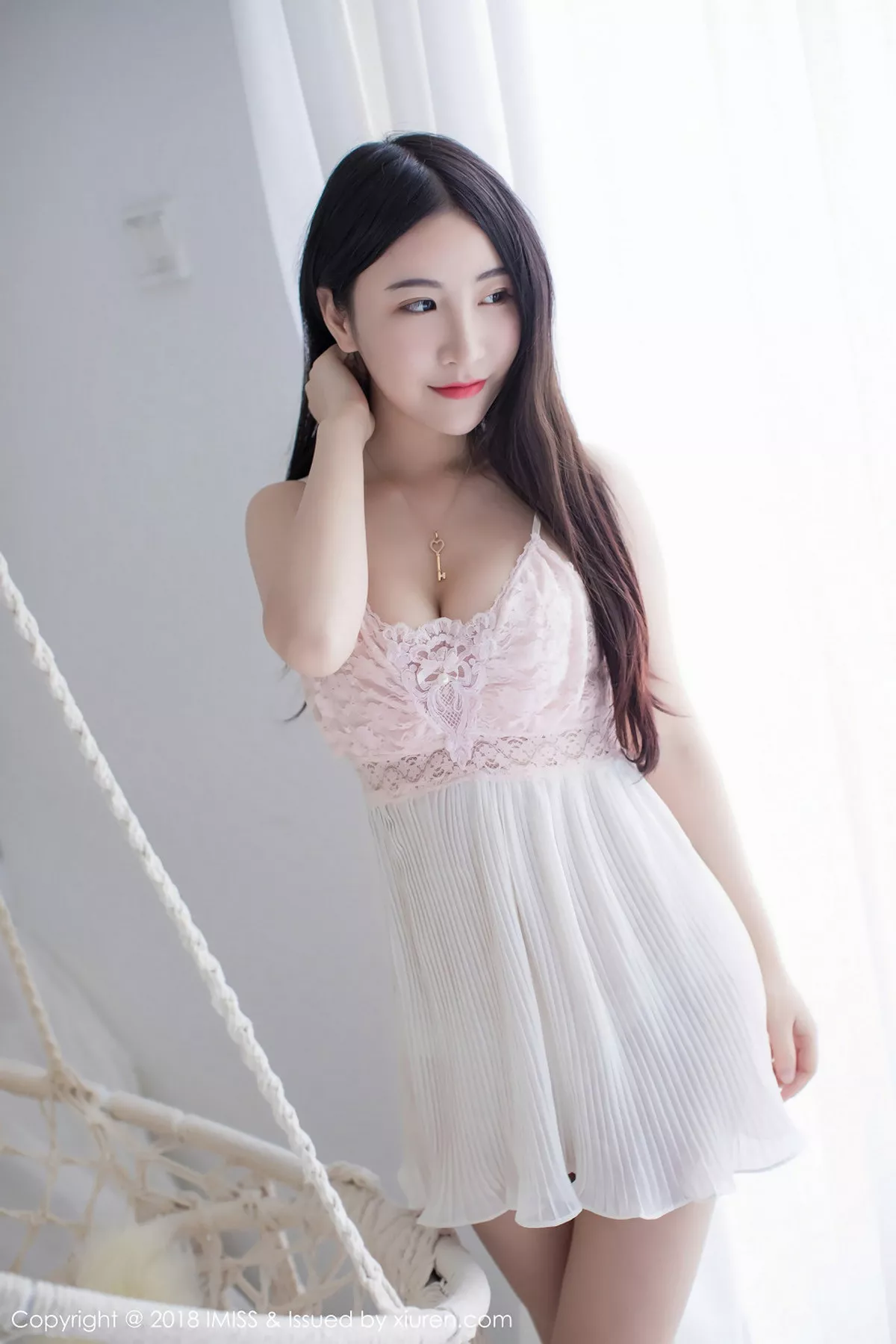 秀人集.com_[IMISS爱蜜社]Vol.214_嫩模谢芷馨Sindy粉色吊带连身裙+白色低胸连身裙爆乳诱惑写真38P