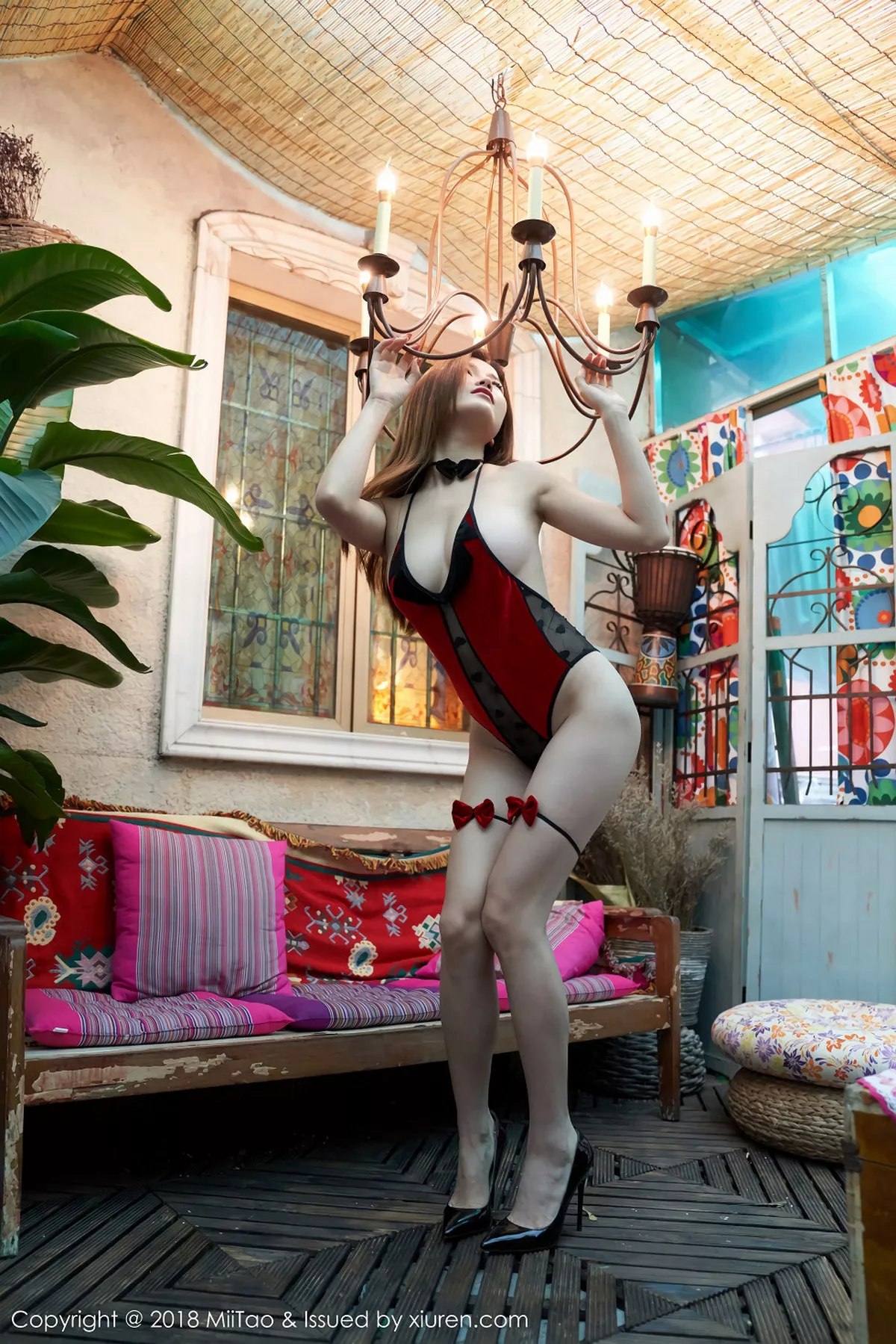 秀人集.com_[MiiTao蜜桃社]Vol.096_嫩模露西Lucy居家红色吊带蕾丝内衣真空透视诱惑写真50P