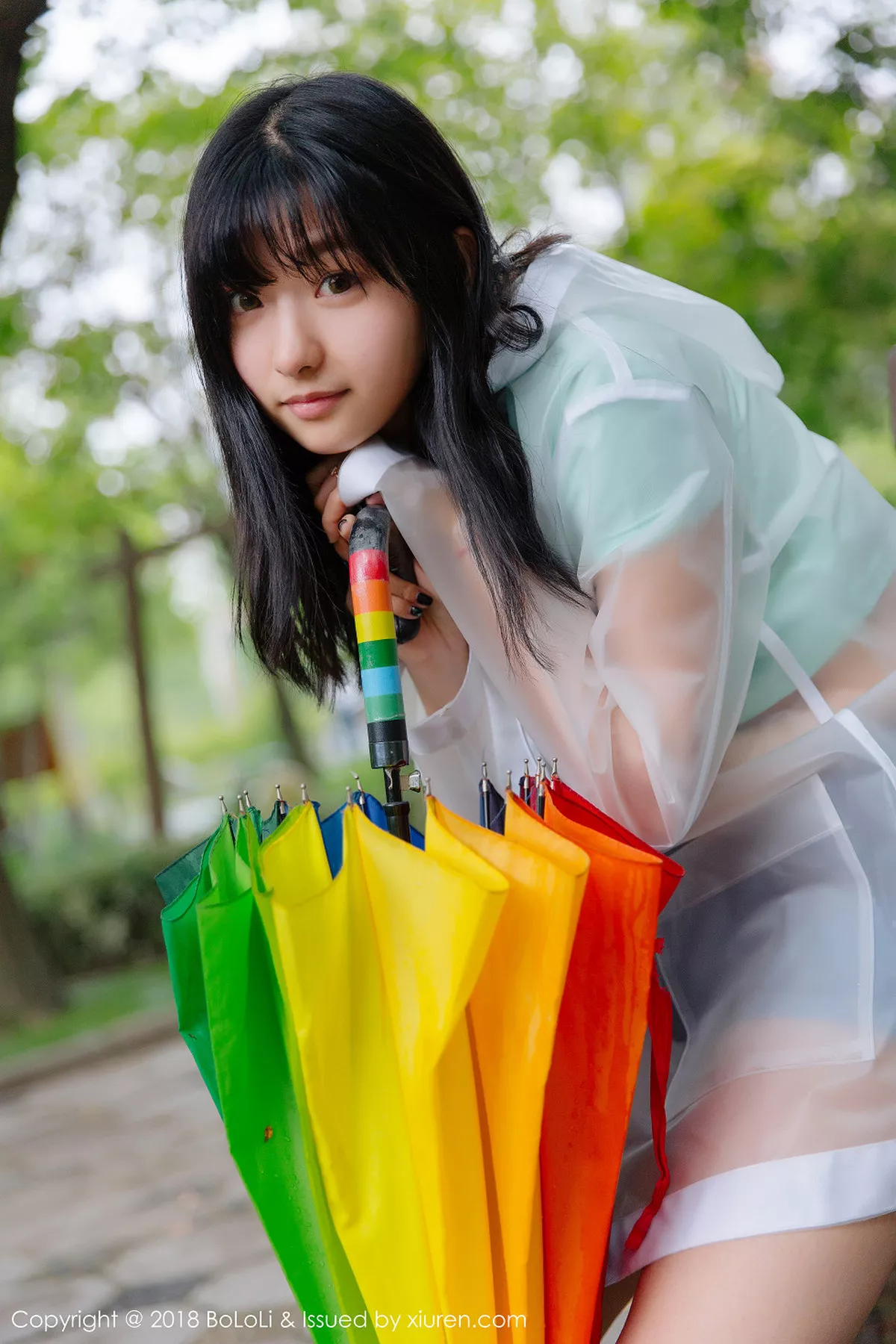 秀人集.com_[Tukmo兔几盟]Vol.106_嫩模球球雨天公园透明雨衣秀性感牛仔热裤迷人写真38P