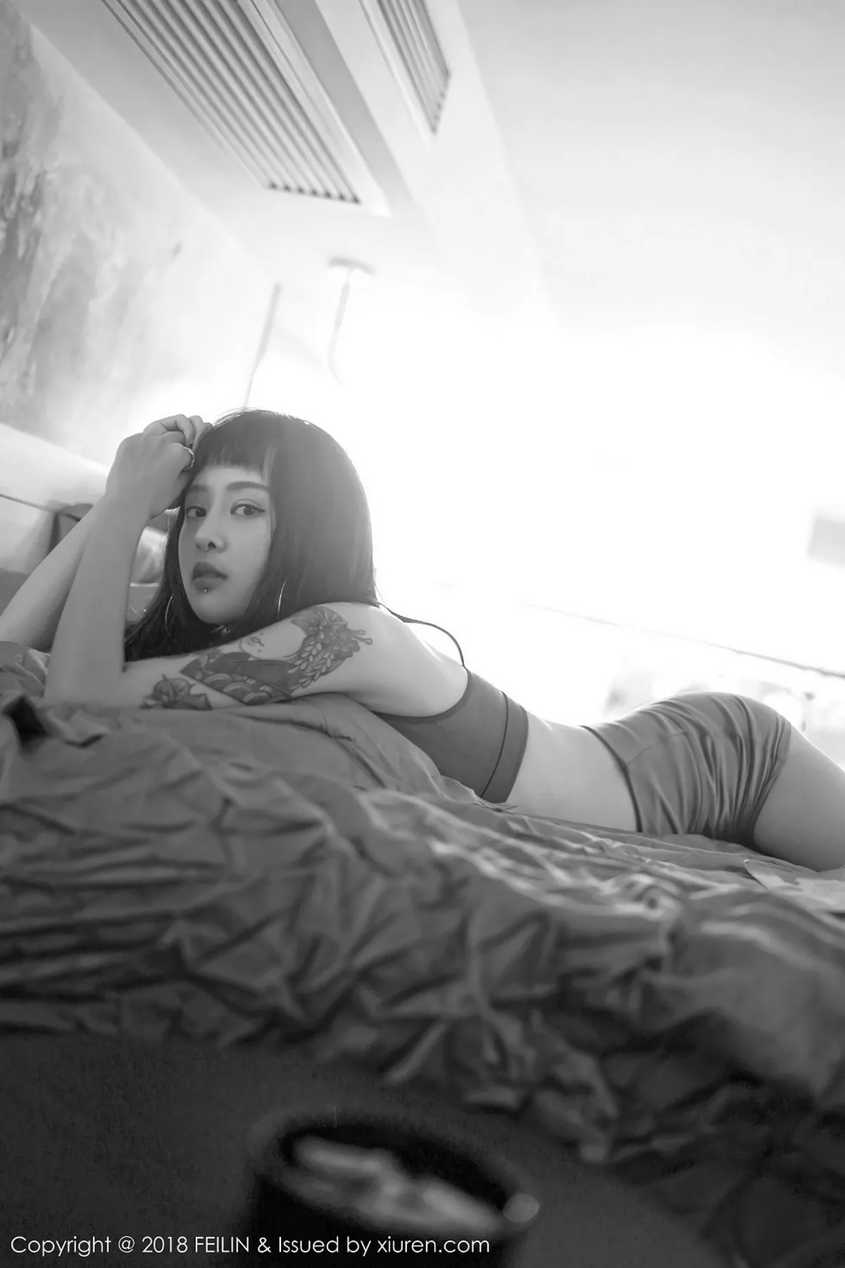 秀人集.com_[FeiLin嗲囡囡]Vol.129_嫩模赵艺璇居家私房性感内衣黑白风系列配彩色纹身写真39P