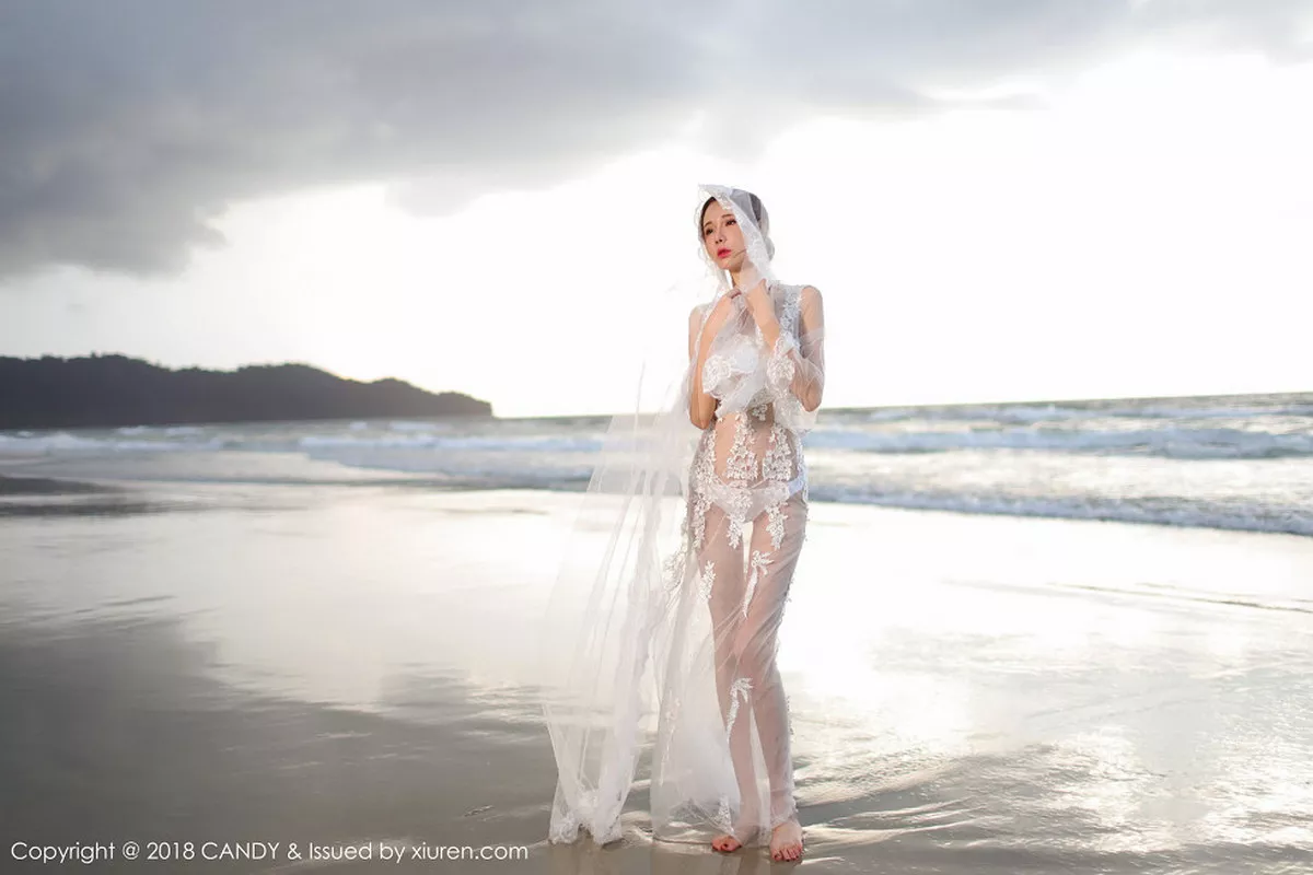 秀人集.com_[Candy糖果画报]Vol.056_女神萌琪琪Irene沙巴旅拍肉色吊带丝袜秀翘臀诱惑写真42P