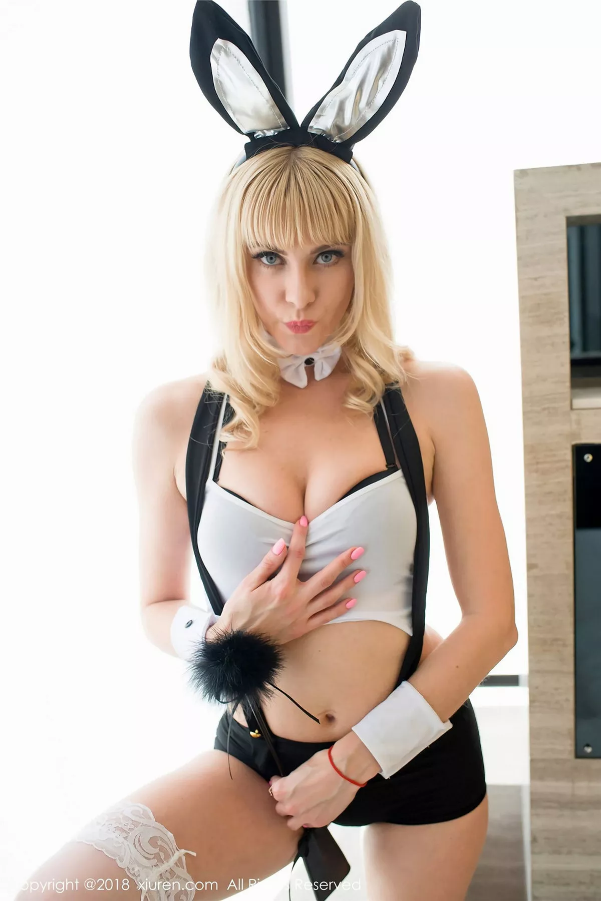 秀人集.com_[XiuRen秀人网]No.936_俄罗斯美女娜塔莎nasa经典女警制服+酒吧兔女郎诱惑写真47P