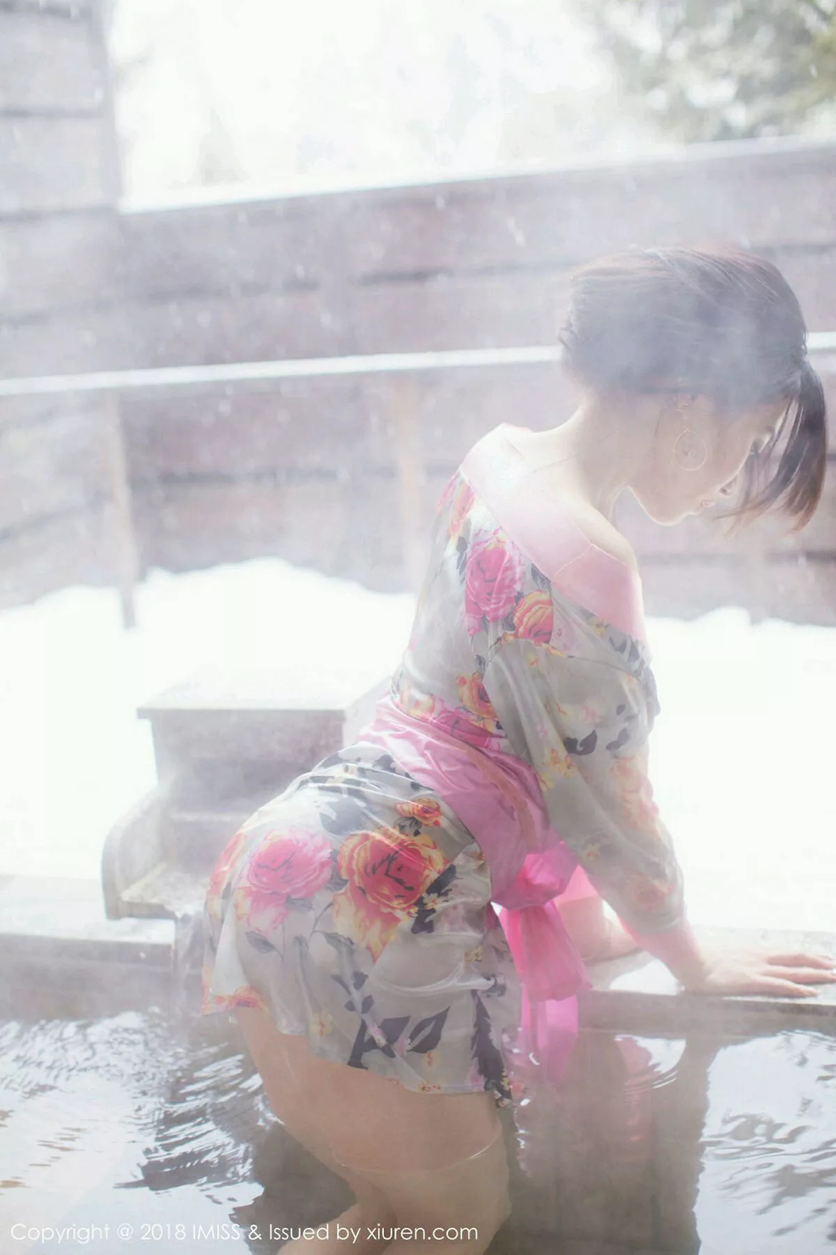 秀人集.com_[IMISS爱蜜社]Vol.221_女神许诺Sabrina北海道旅拍白色蕾丝内衣丝袜美腿诱惑写真50P