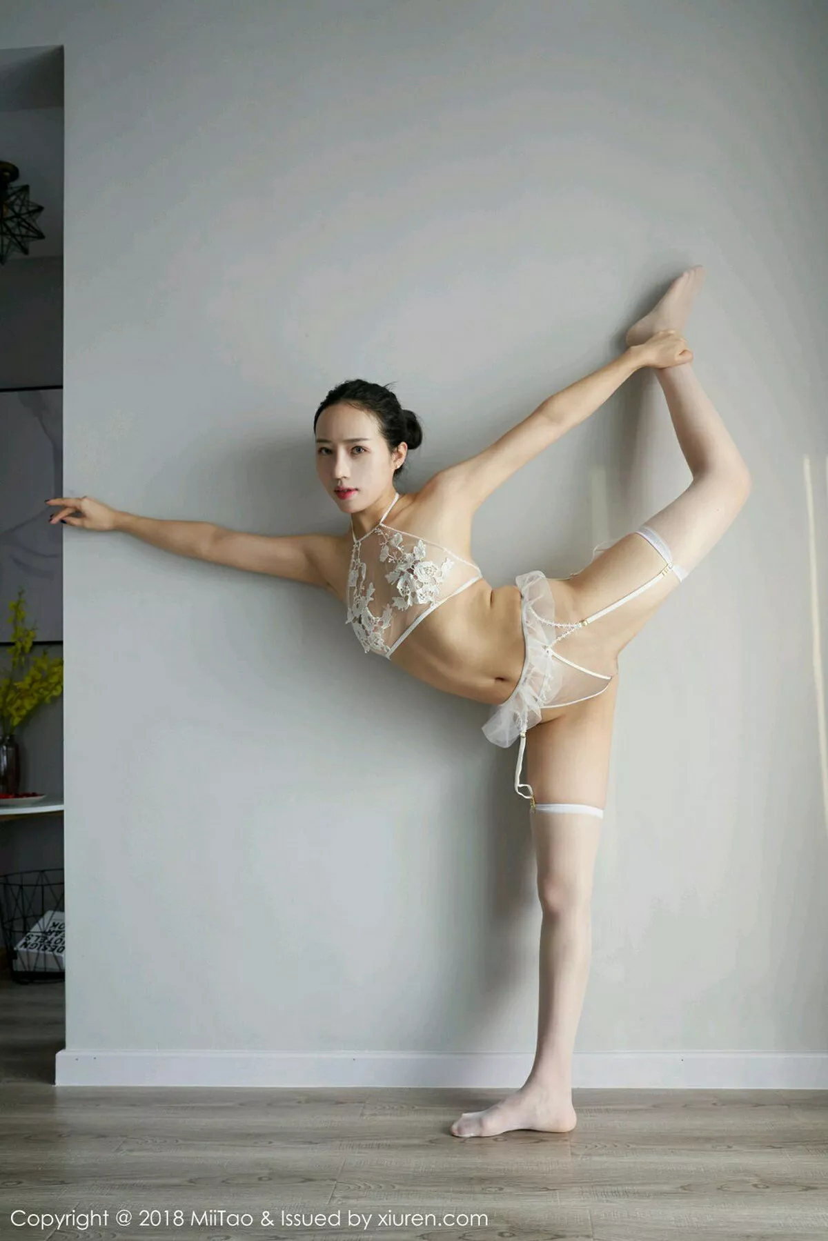 秀人集.com_[MiiTao蜜桃社]Vol.098_新人嫩模琉璃lily透视薄纱露美乳撩人瑜伽姿势诱惑写真62P