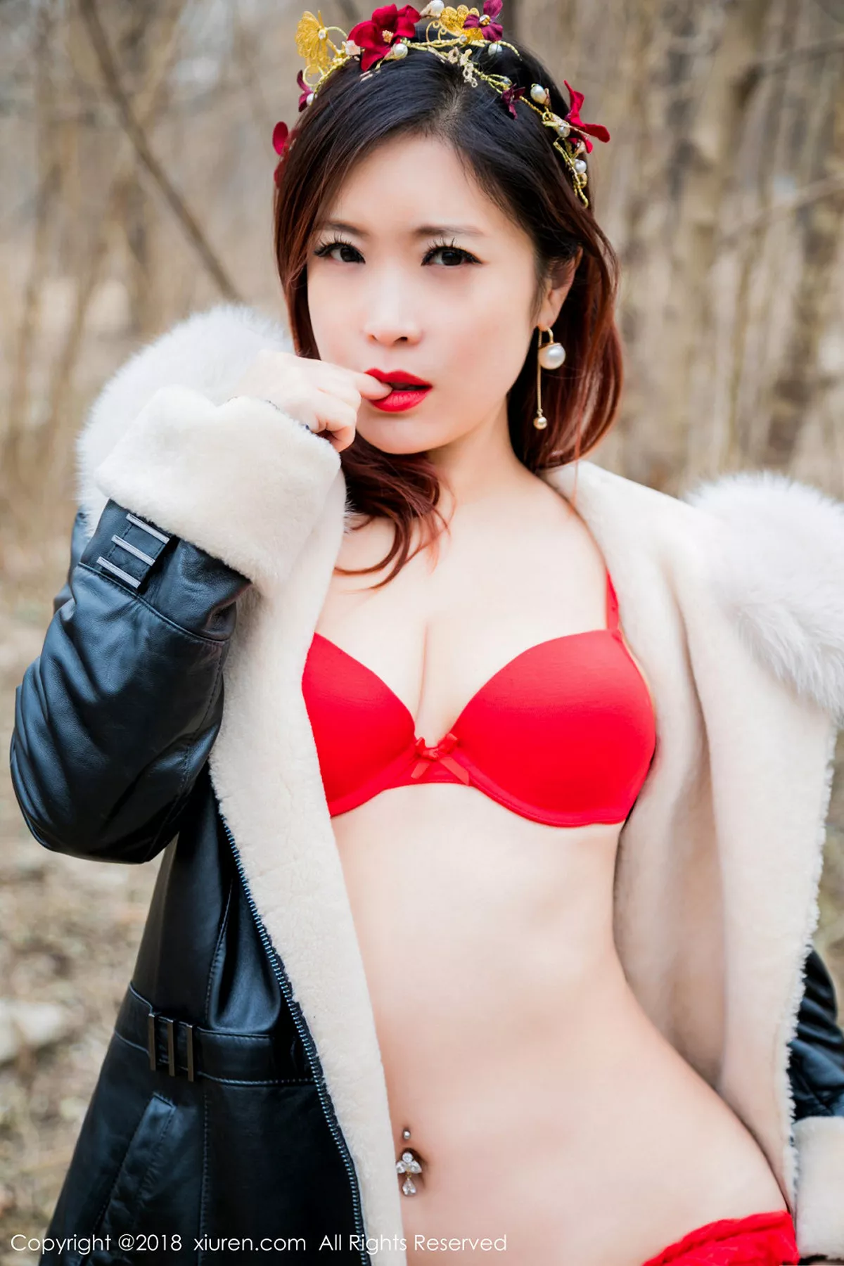 秀人集.com_[XiuRen秀人网]No.953_嫩模西希白兔户外红色内衣半脱内裤秀白嫩翘臀屁沟诱惑写真66P