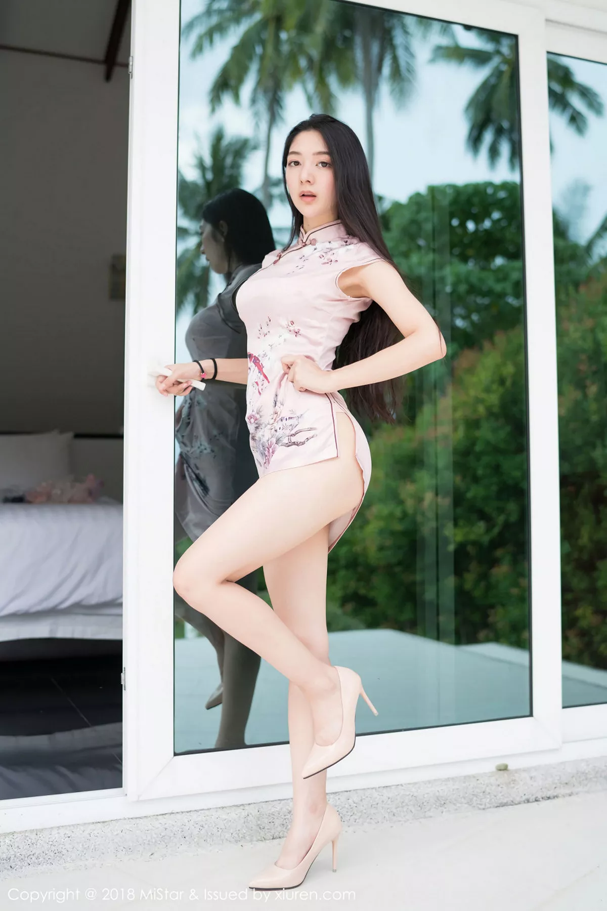 秀人集.com_[MiStar魅妍社]Vol.220_嫩模小热巴甲米旅拍居家粉色蕾丝内衣浴缸里湿身诱惑写真35P