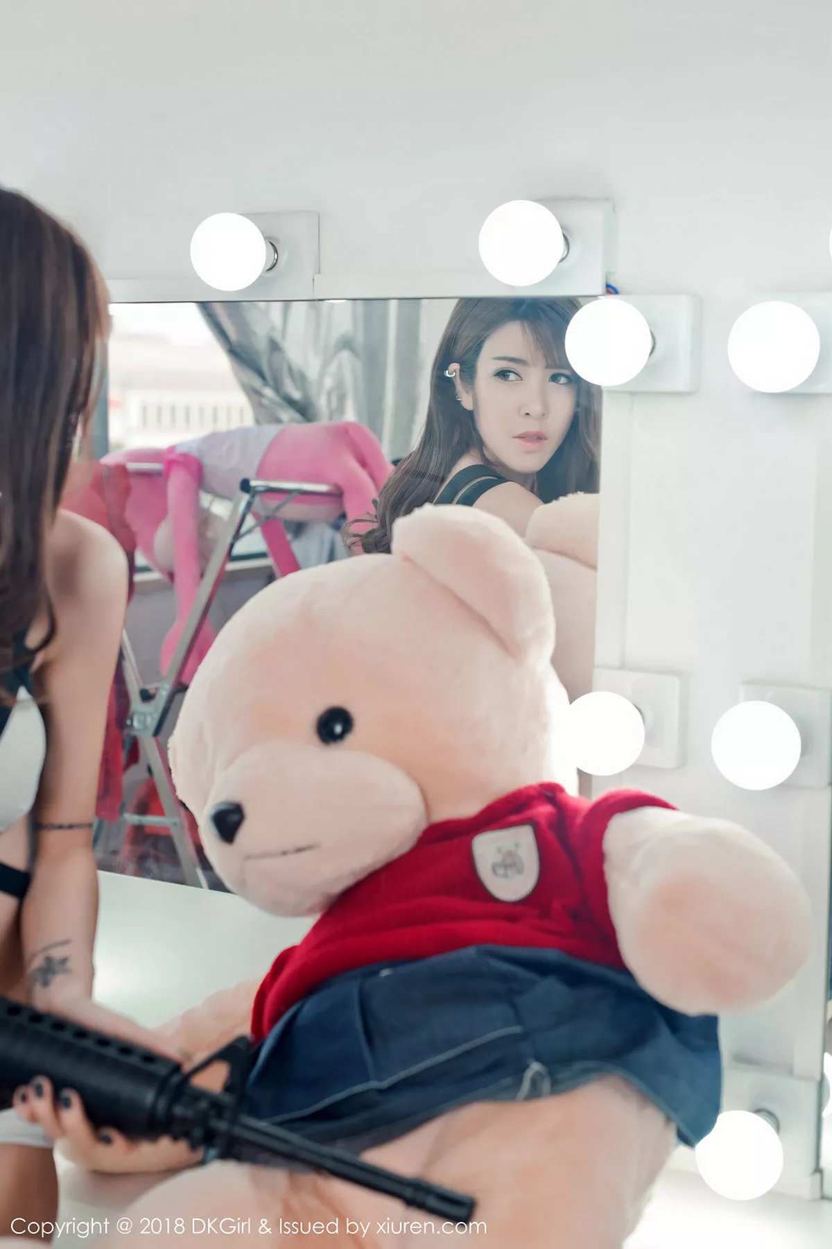 秀人集.com_[DKGirl御女郎]Vol.065_嫩模蔡乐儿绝地求生代言户外持枪野性迷人写真50P