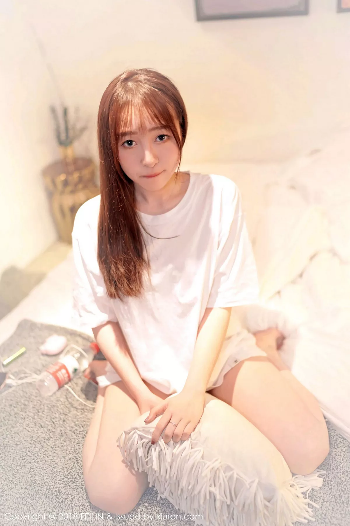 秀人集.com_[FeiLin嗲囡囡]Vol.132_清纯妹子yumi黄奕清居家床上大尺度全裸奶油遮点喷血诱惑写真40P