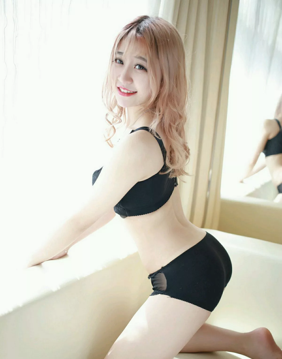 秀人集.com_[MFStar模范学院]Vol.120_新人模特静静tobey性感黑色内衣半脱秀浑圆美乳诱惑写真42P