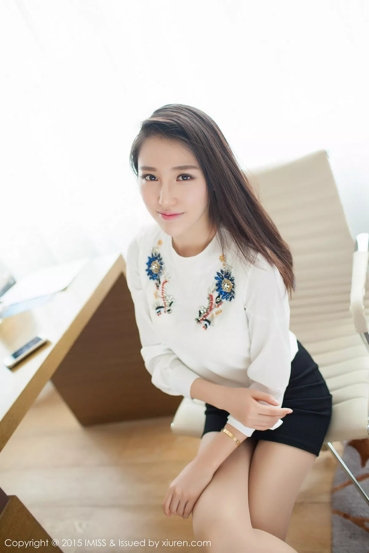 秀人集.com_[IMISS爱蜜社]Vol.023_嫩模刘奕宁Lynn居家OL装扮肉色丝袜修长美腿性感写真53P