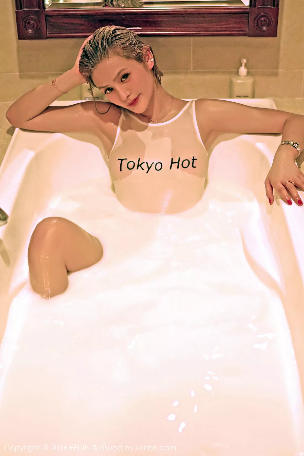 秀人集.com_[FeiLin嗲囡囡]Vol.029_嫩模史雯Swan芽庄旅拍浴缸里湿身凸点诱惑写真47P