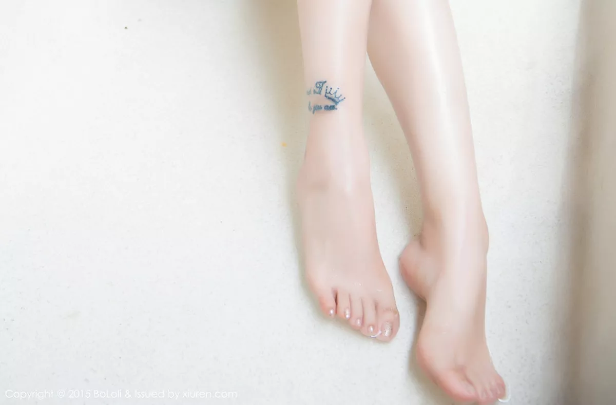 秀人集.com_[BoLoli波萝社]Vol.022_嫩模朵比dobby三亚旅拍性感比基尼完美身材写真48P