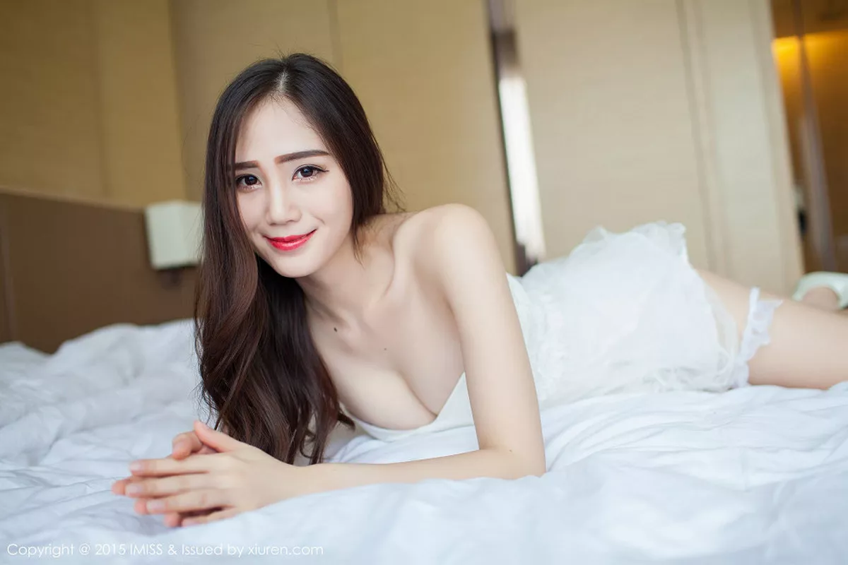 秀人集.com_[IMISS爱蜜社]Vol.021_嫩模SISY思普吉岛旅拍性感内衣傲人豪乳白嫩肌肤写真53P