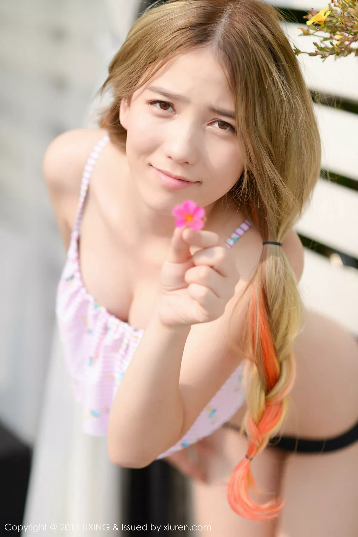 秀人集.com_[UXING优星馆]Vol.032_嫩模懒桃子抹胸内衣半露酥胸夸张表情性感写真50P