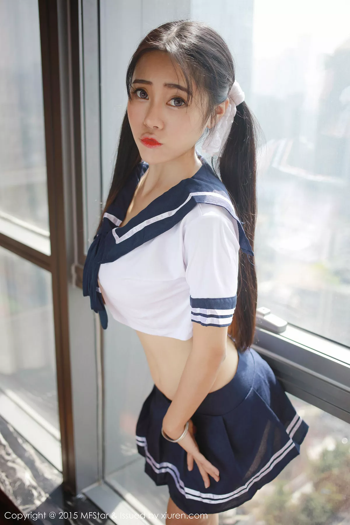 秀人集.com_[MFStar模范学院]Vol.032_嫩模兜豆靓Youlina半脱学生制服诱惑美臀写真42P