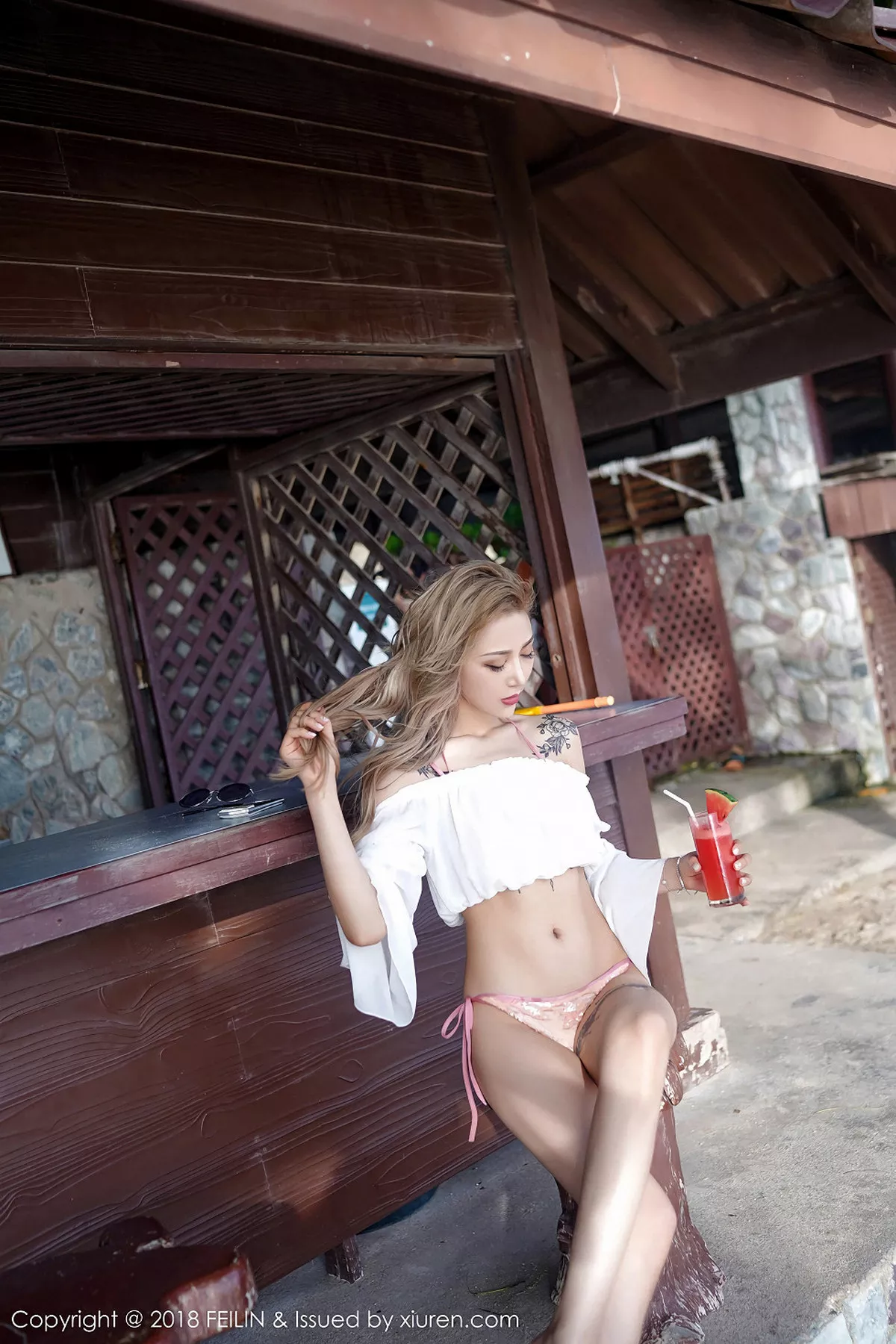 秀人集.com_[FeiLin嗲囡囡]Vol.136_嫩模晗大大Via户外泳池边性感比基尼秀完美身材湿身诱惑写真38P