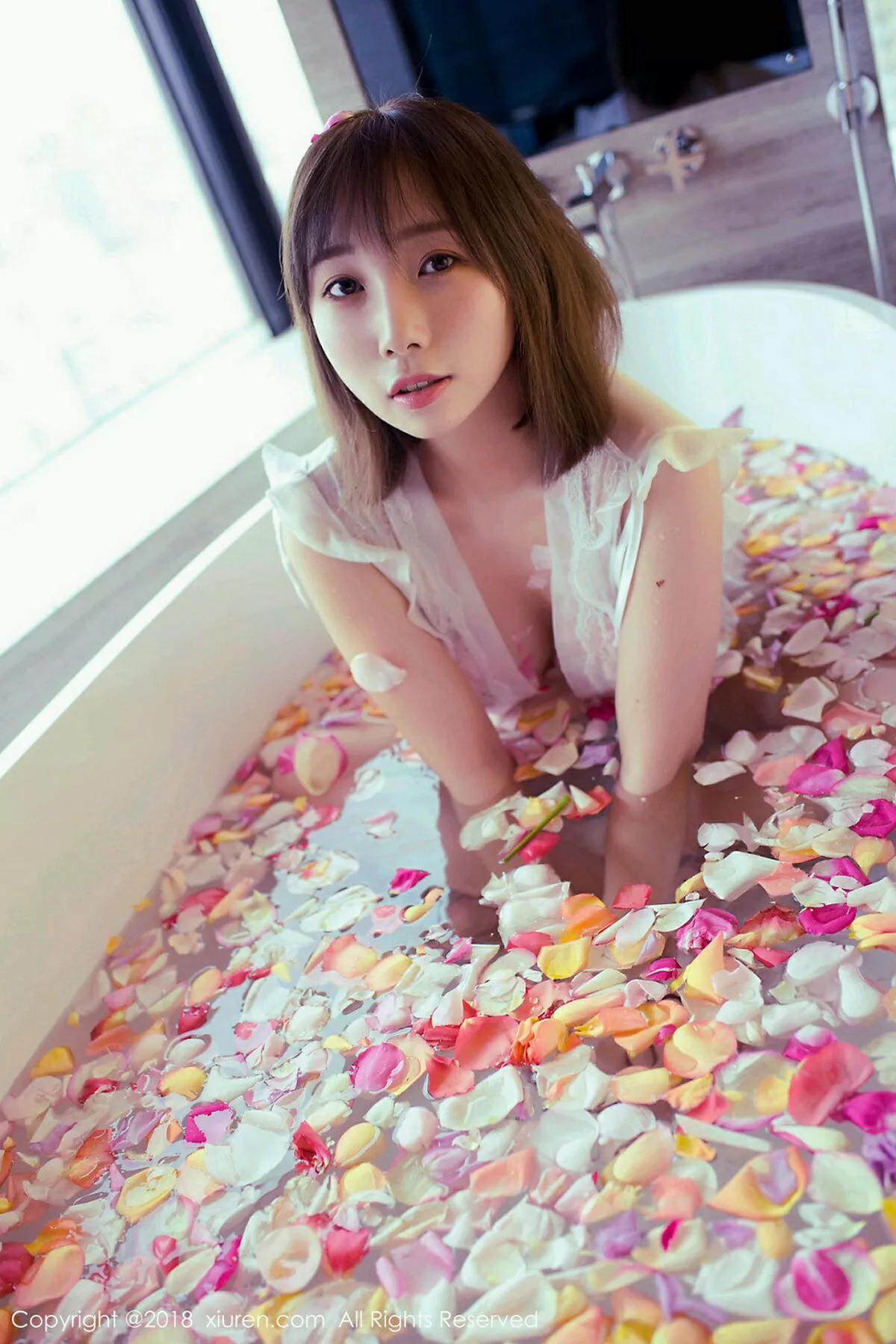 秀人集.com_[XiuRen秀人网]No.981_嫩模枝恩居家私房浴缸里玫瑰花瓣浴真空湿身诱惑写真57P